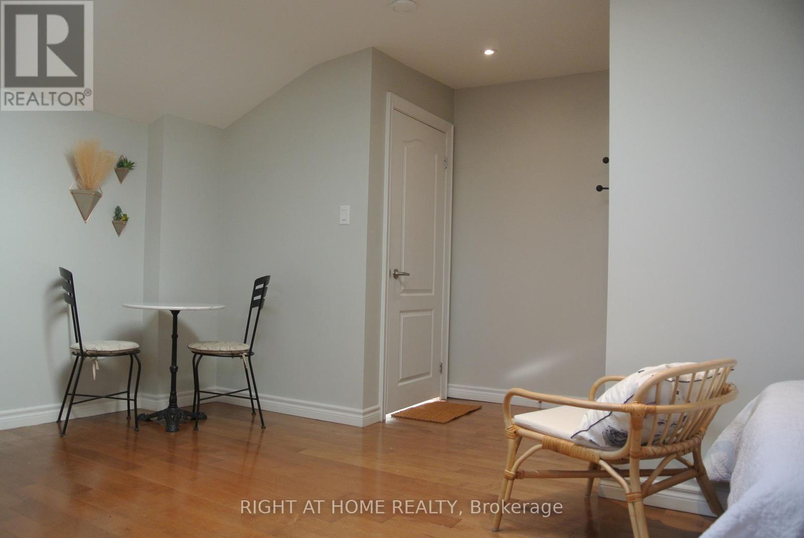 Detached at 1088 PEARSON DRIVE, Oakville (CP College Park)