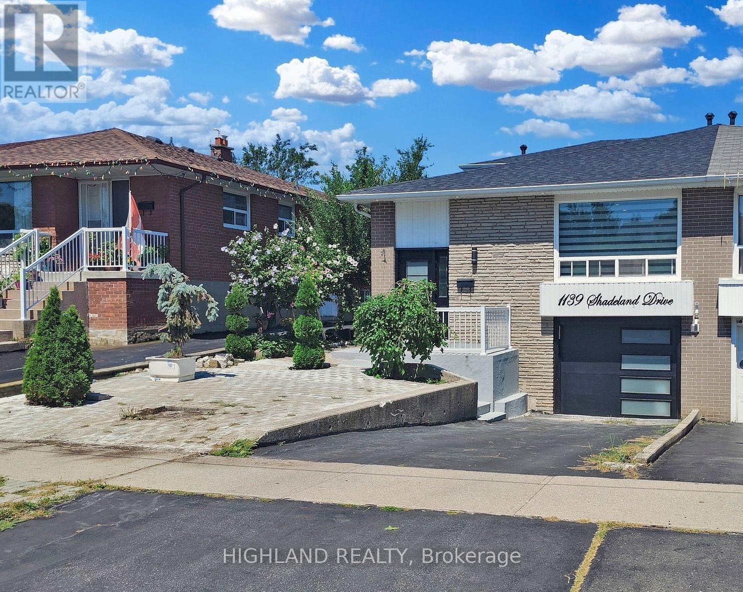 Semi-Detached/Link at 1139 SHADELAND DRIVE, Mississauga (Erindale)