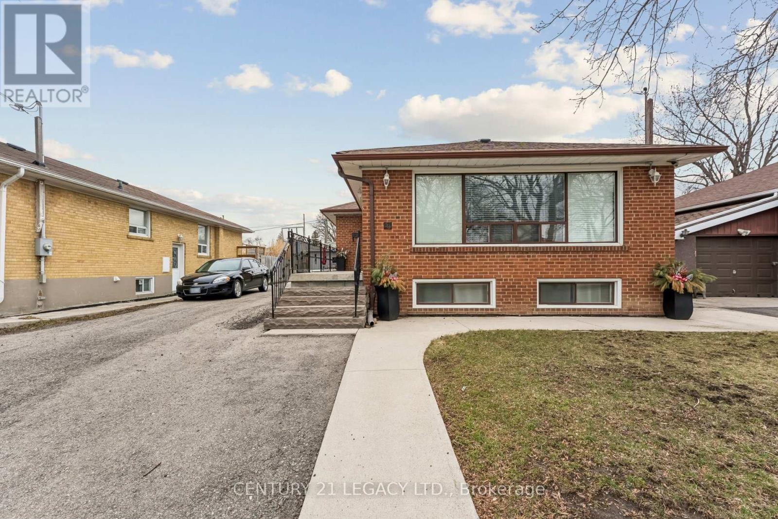 Detached at 34 CUMBERLAND DRIVE, Brampton (Brampton North)