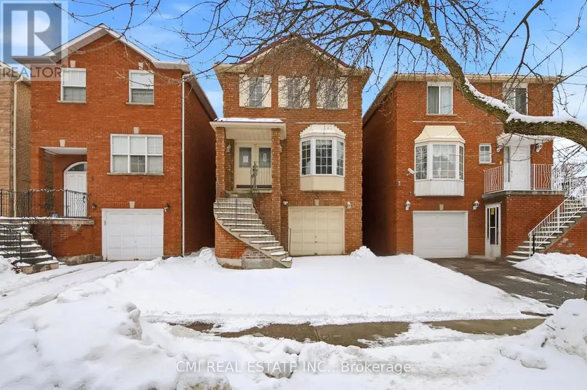 Detached at 3 FOREST POINT DRIVE, Toronto (Mount Dennis)