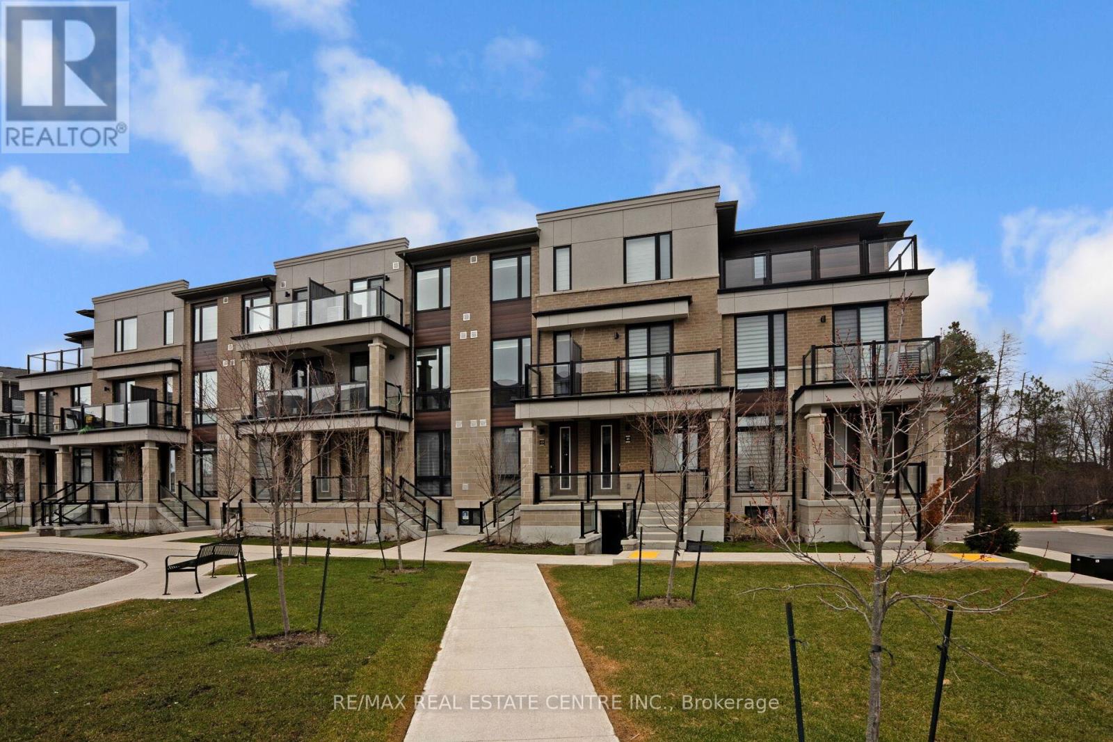 Townhouse at 43 - 45 KNOTSBERRY CIRCLE, Brampton (Bram West)