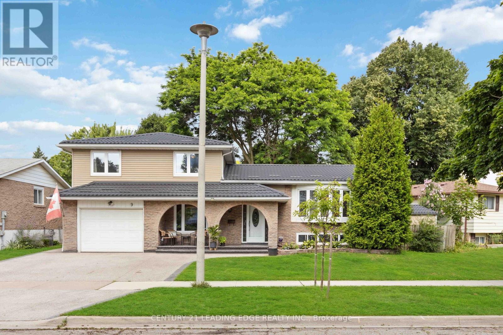 Detached at 9 TROTTERS LANE, Brampton (Brampton South)