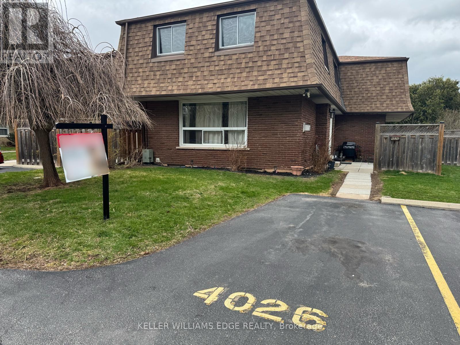 Townhouse at 12 - 4026 LONGMOOR DRIVE, Burlington (Shoreacres)