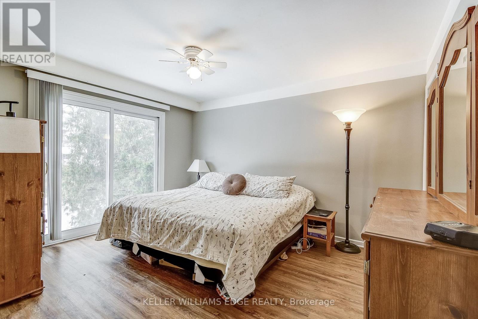 Detached at 2145 SANDRINGHAM DRIVE, Burlington