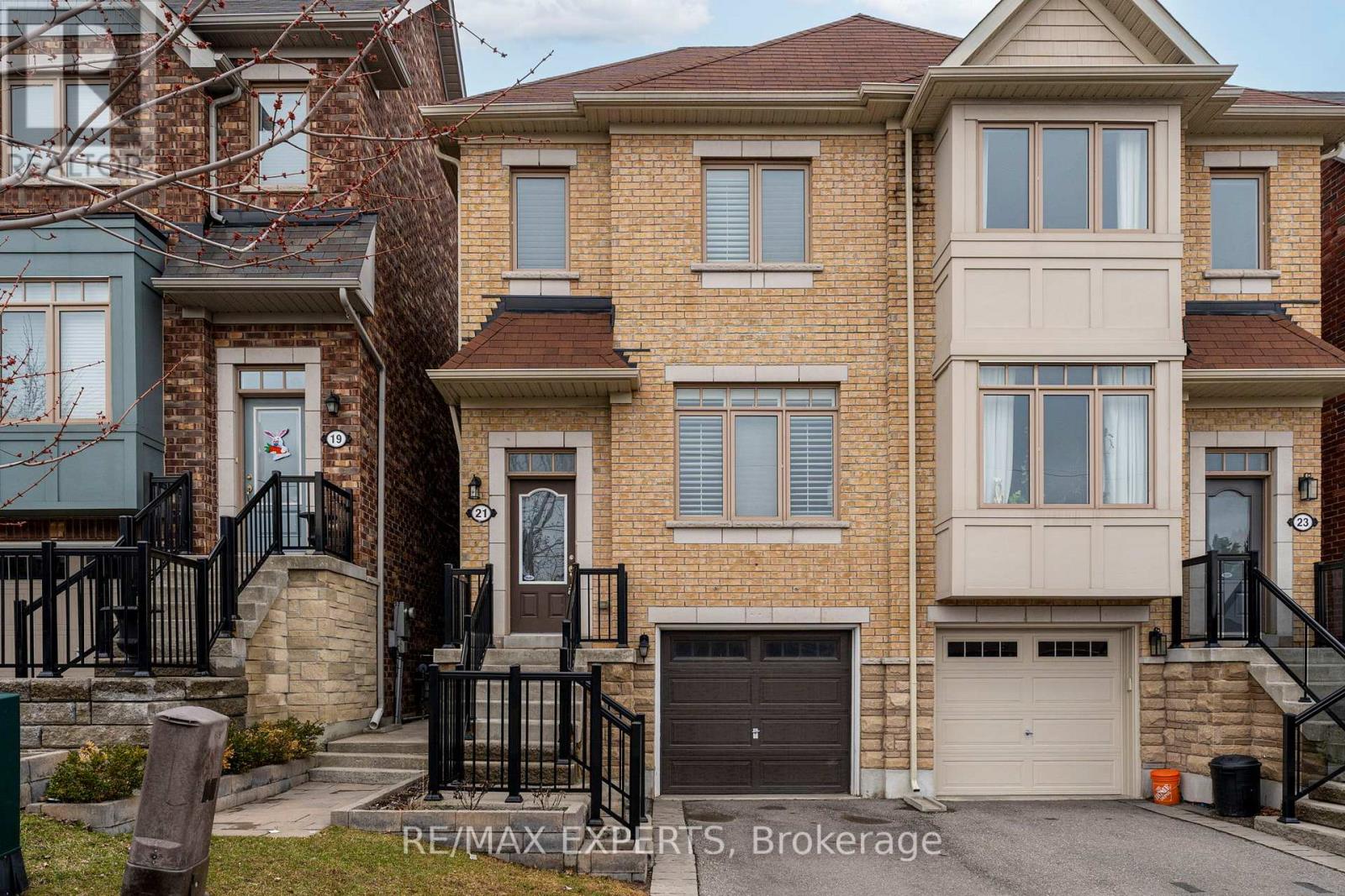 Semi-Detached/Link at 21 YPRES ROAD, Toronto (Keelesdale-Eglinton West)