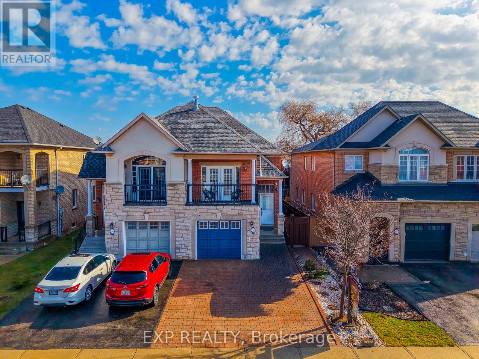 Semi-Detached/Link at 2305 NEWCASTLE CRESCENT, Oakville (WT West Oak Trails)
