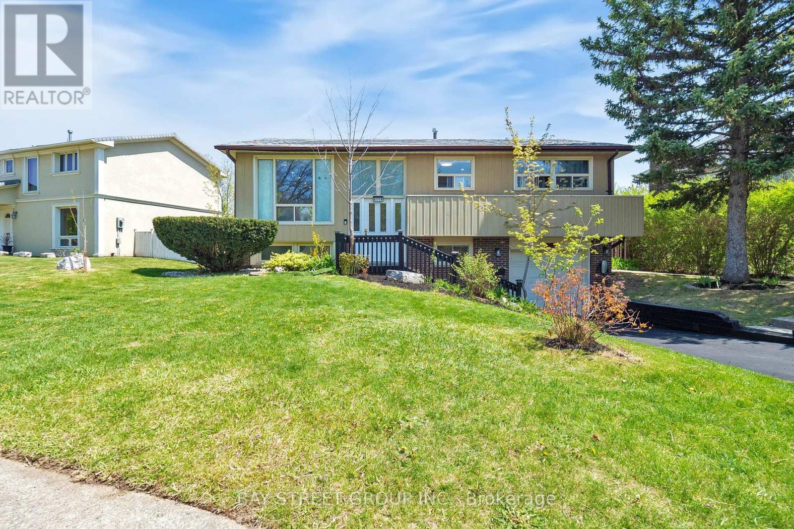 Detached at 6119 WABUKAYNE COURT, Mississauga (Meadowvale)