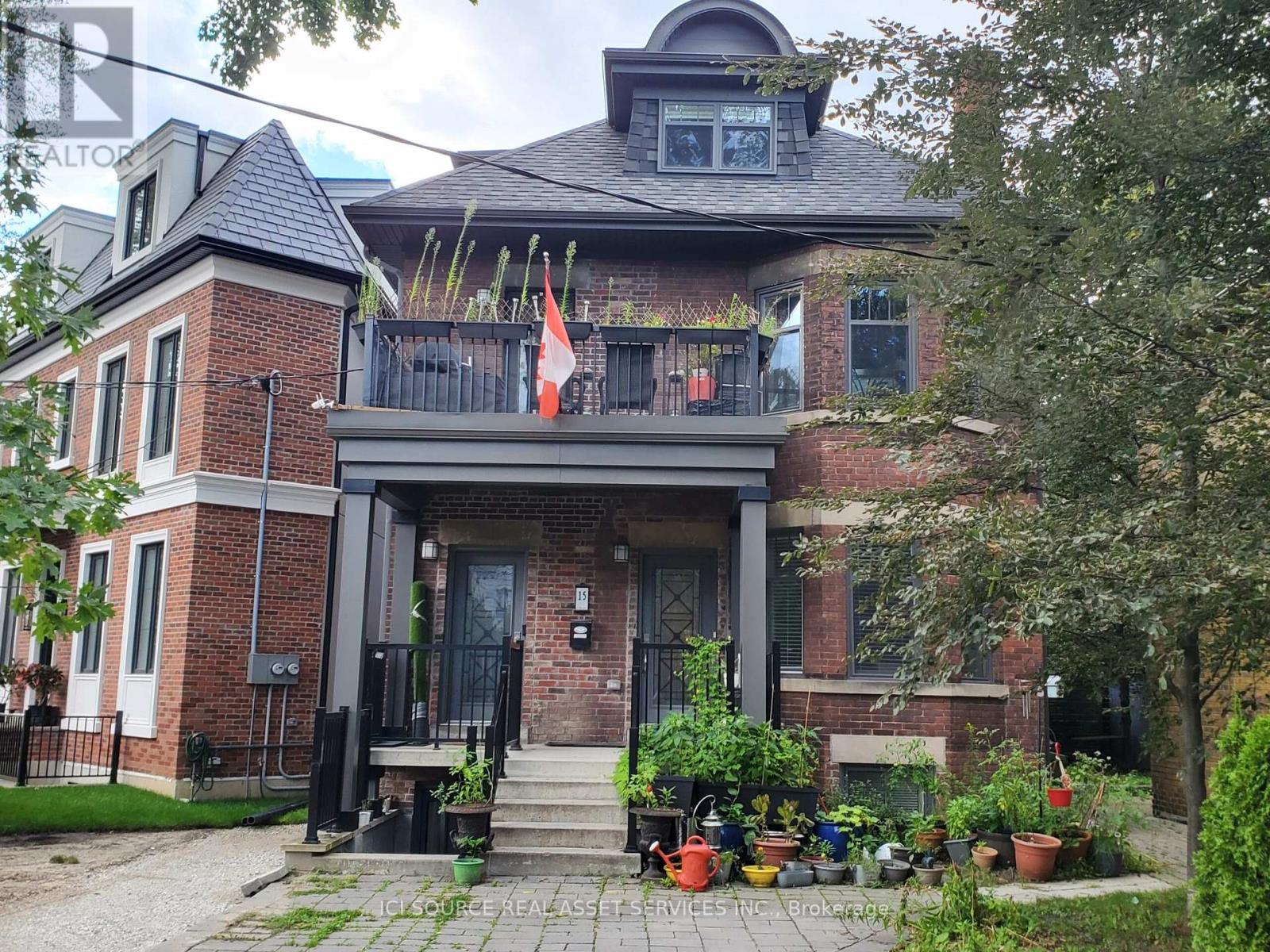 Multiplex at B1 - 15 HIGHVIEW CRESCENT, Toronto (Corso Italia-Davenport)