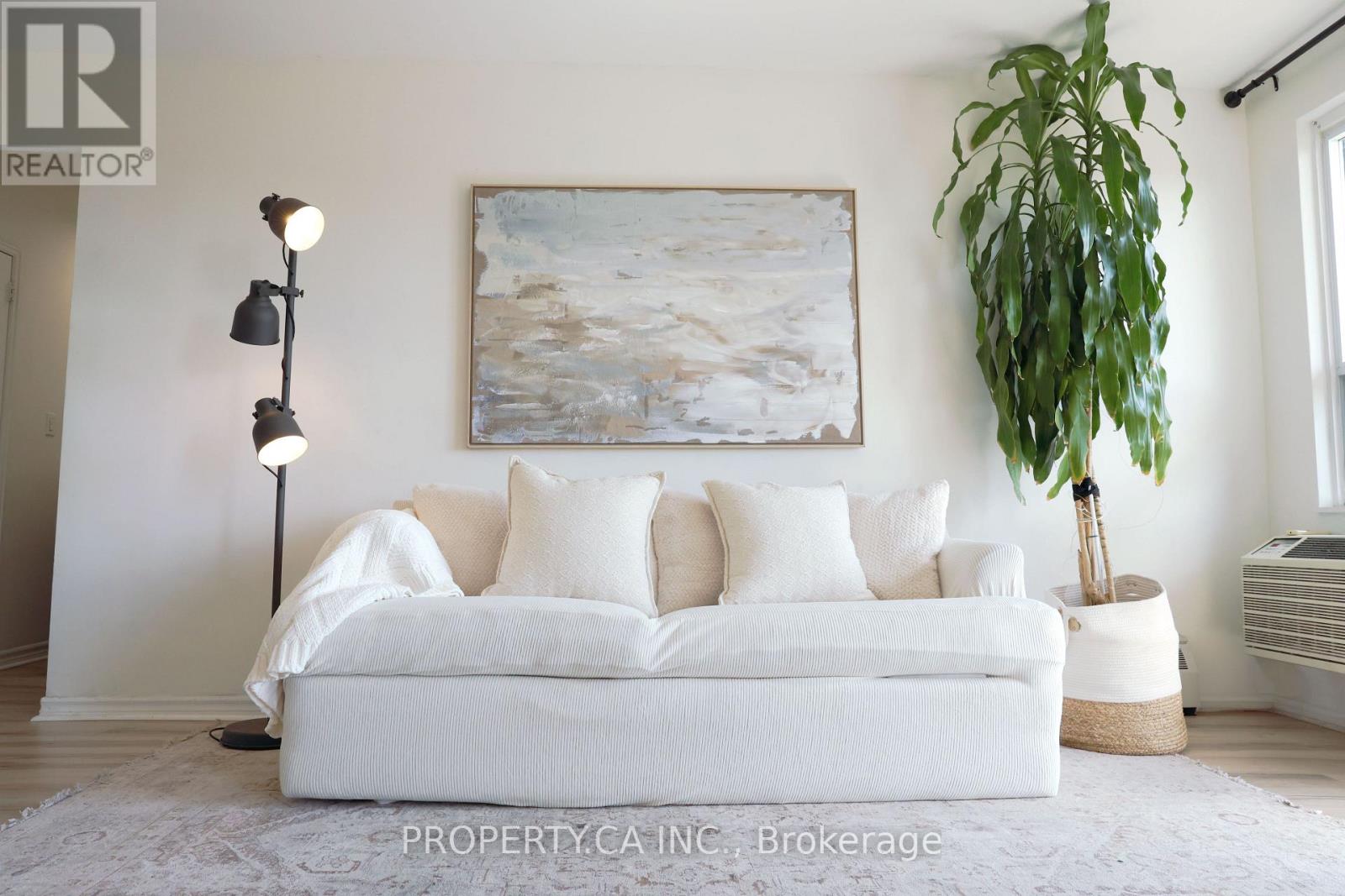 Apartment at 303 - 60 GULLIVER ROAD, Toronto (Brookhaven-Amesbury)