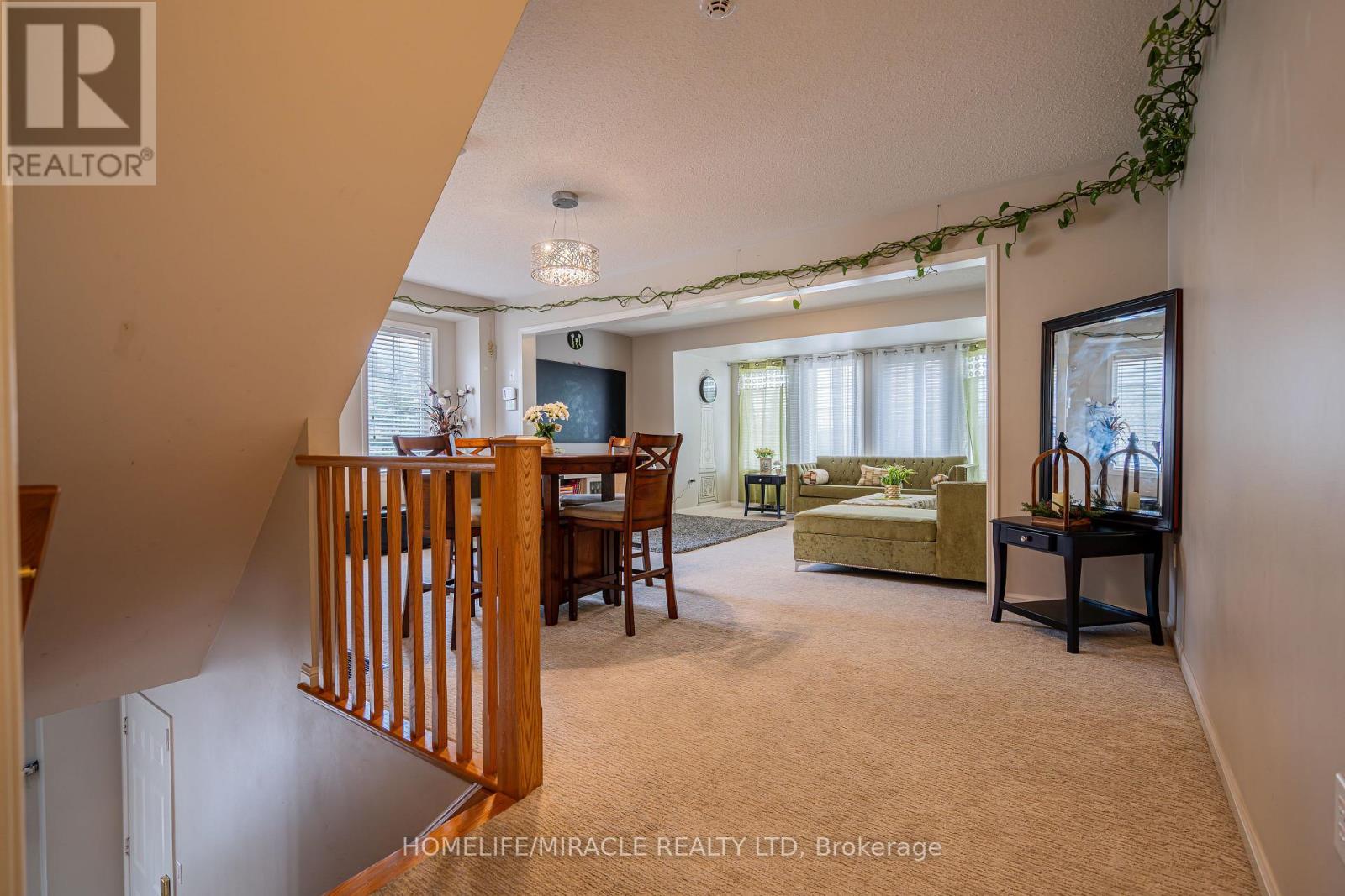 Townhouse at 102 DECKER HOLLOW CIRCLE, Brampton