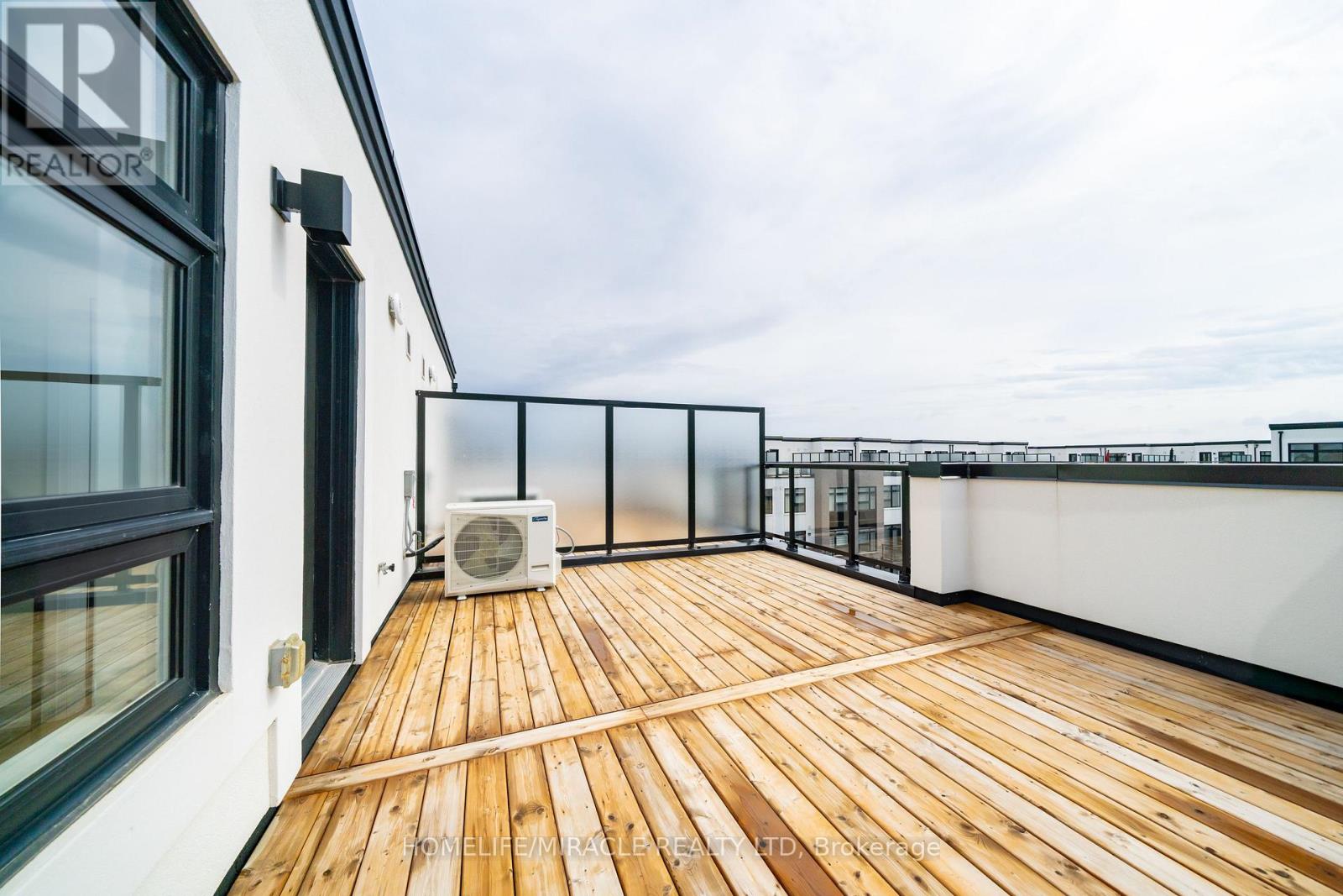Apartment at 104 - 1593 ROSE WAY, Milton