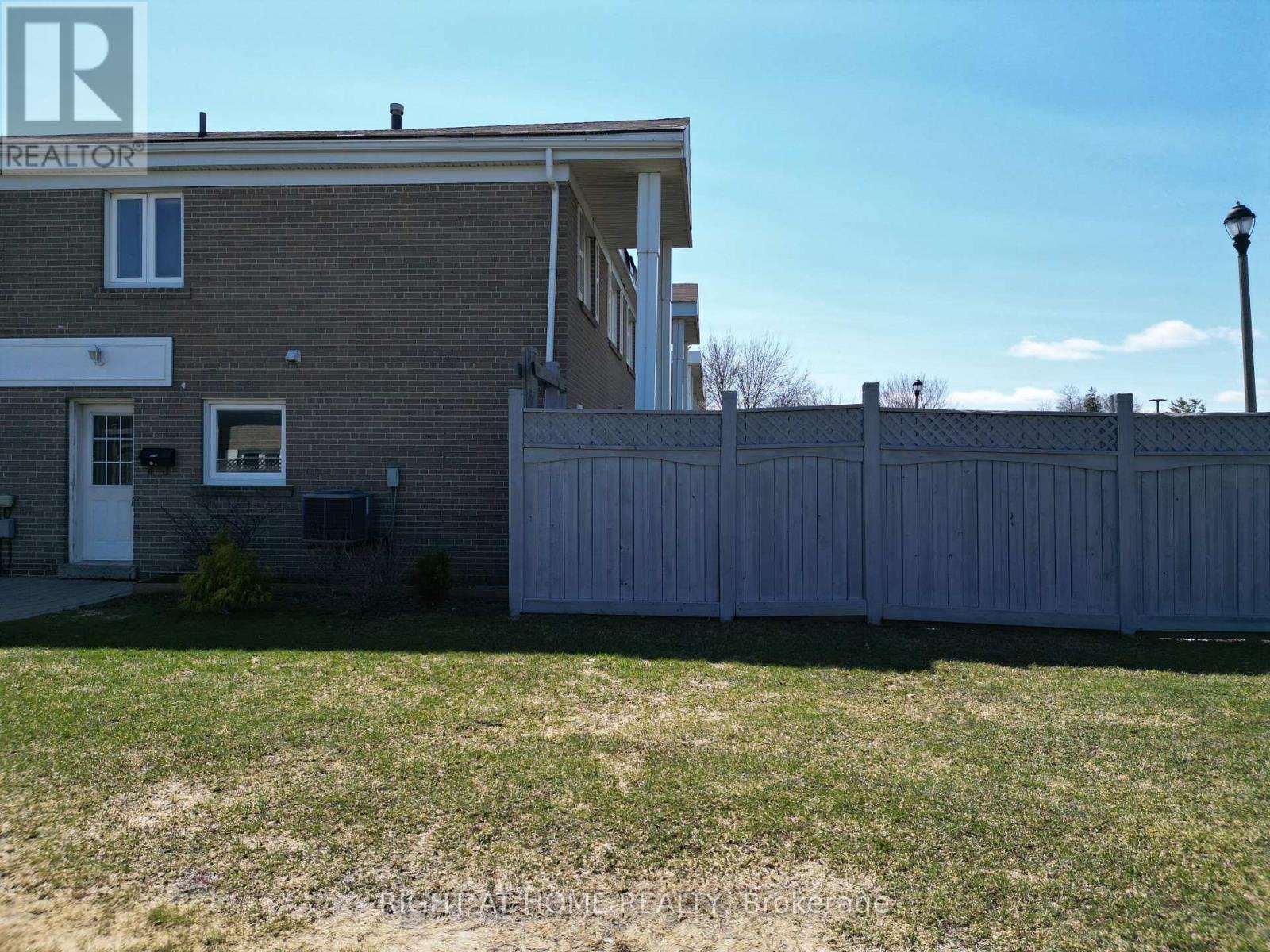 Townhouse at 270 TOWN HOUSE CRESCENT, Brampton (Brampton East)