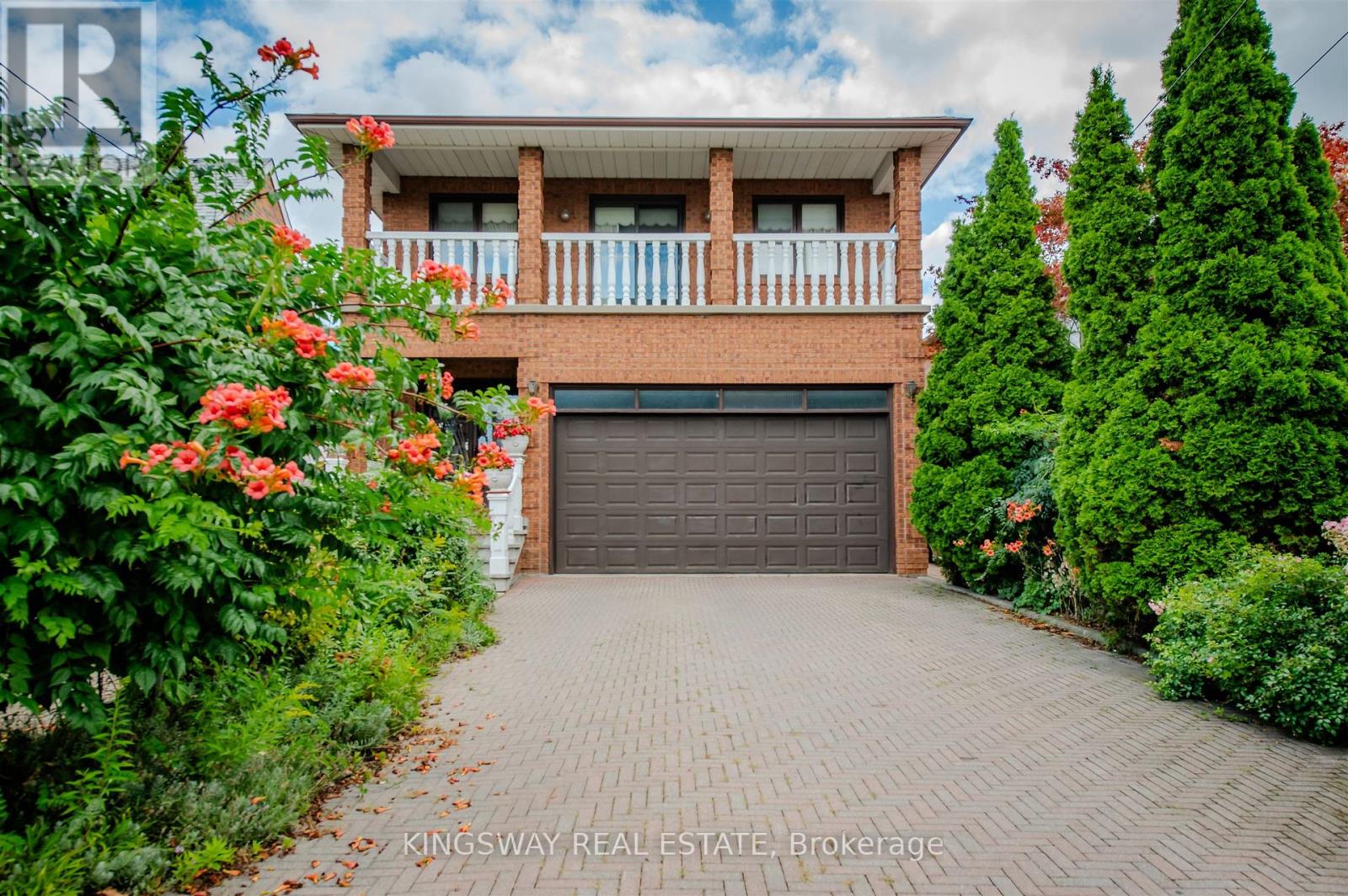 Detached at 27 MULHOLLAND AVENUE, Toronto (Yorkdale-Glen Park)