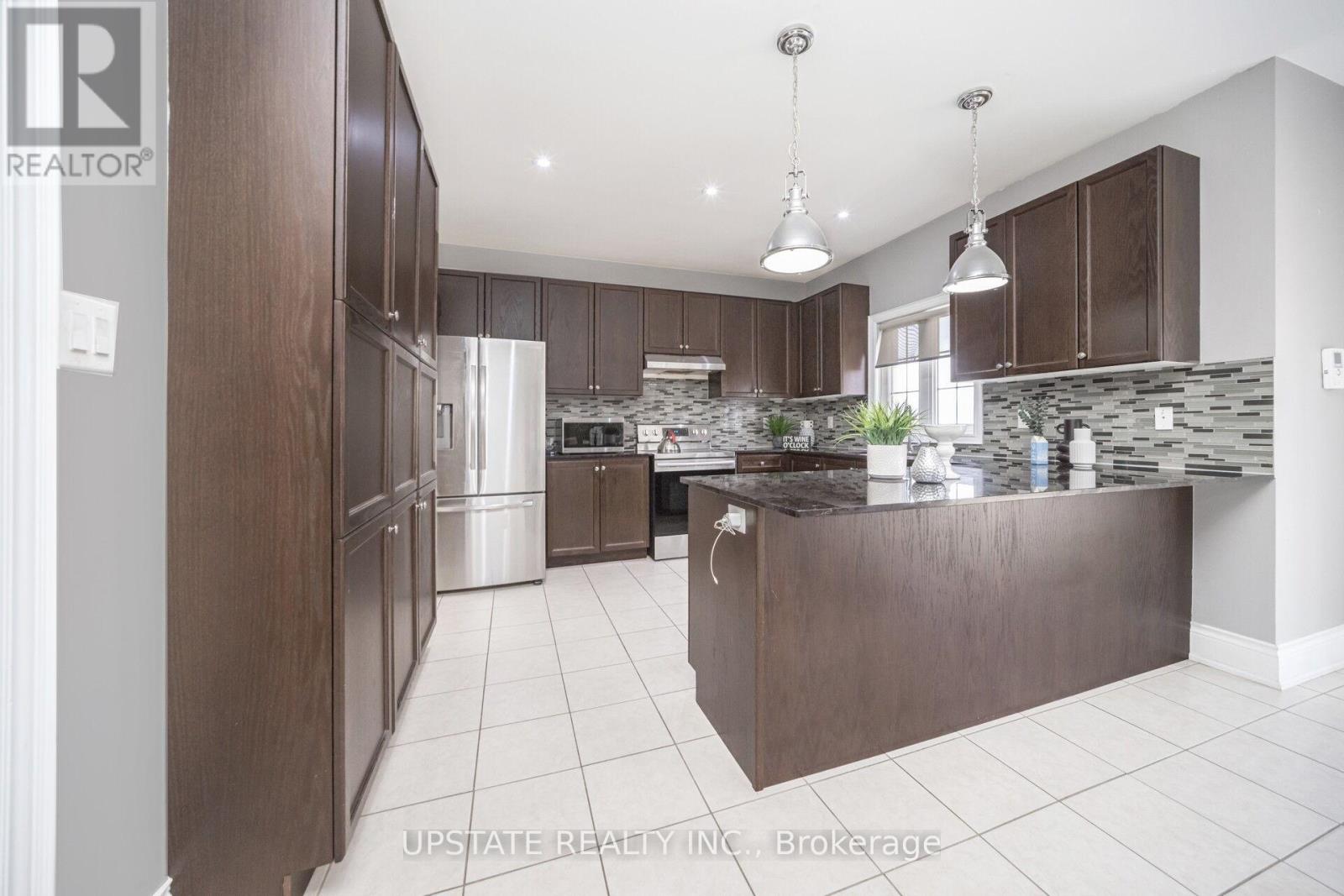 Detached at 2 BEACHVILLE CIRCLE, Brampton