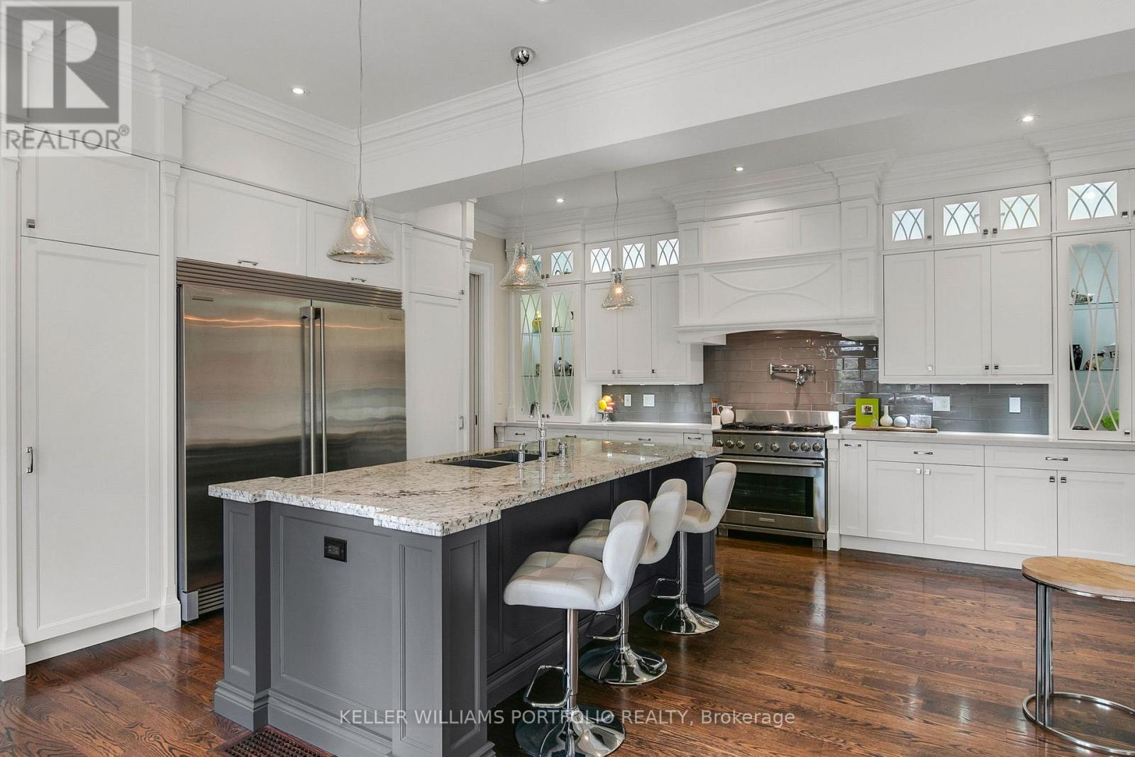 Detached at 92 PINETREE WAY, Mississauga (Mineola)