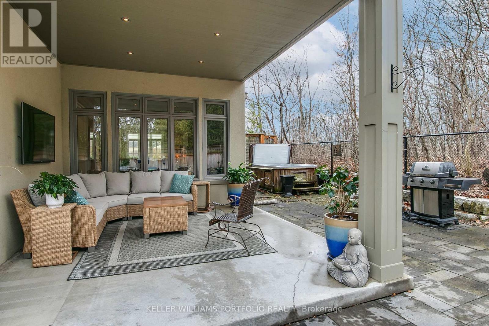 Detached at 92 PINETREE WAY, Mississauga