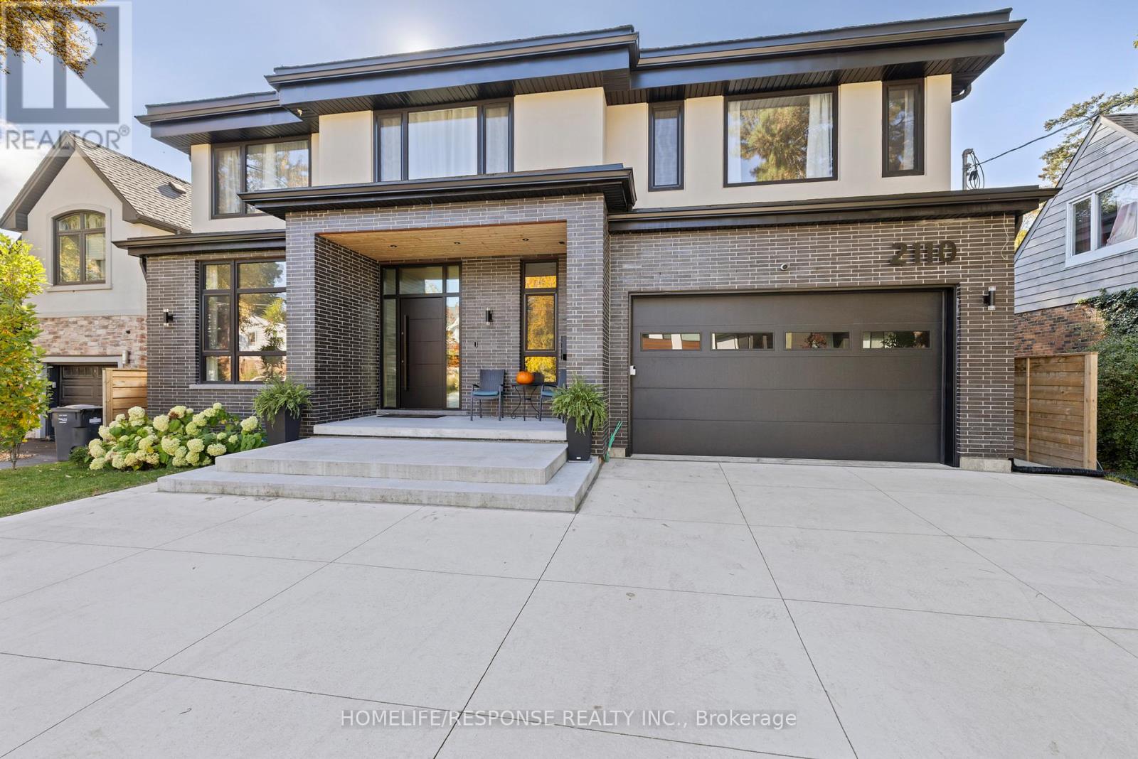 Detached at 2110 COURTLAND CRESCENT, Mississauga (Lakeview)