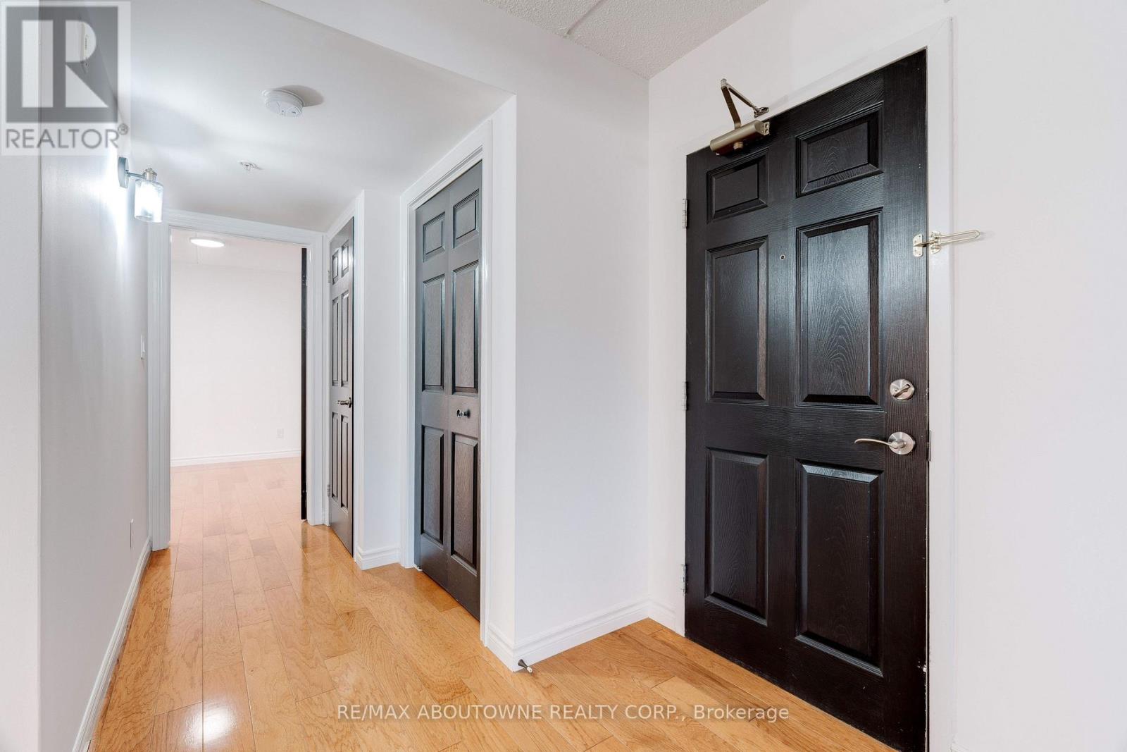Apartment at 212 - 1460 BISHOPS GATE, Oakville