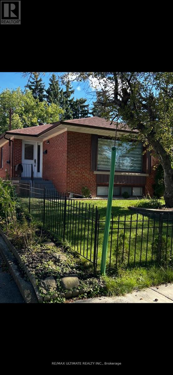 Detached at 21 BENWAY DRIVE, Toronto (Rexdale-Kipling)
