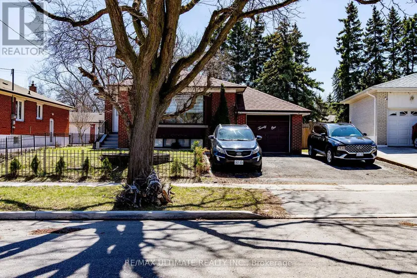 Detached at 21 BENWAY DRIVE, Toronto (Rexdale-Kipling)