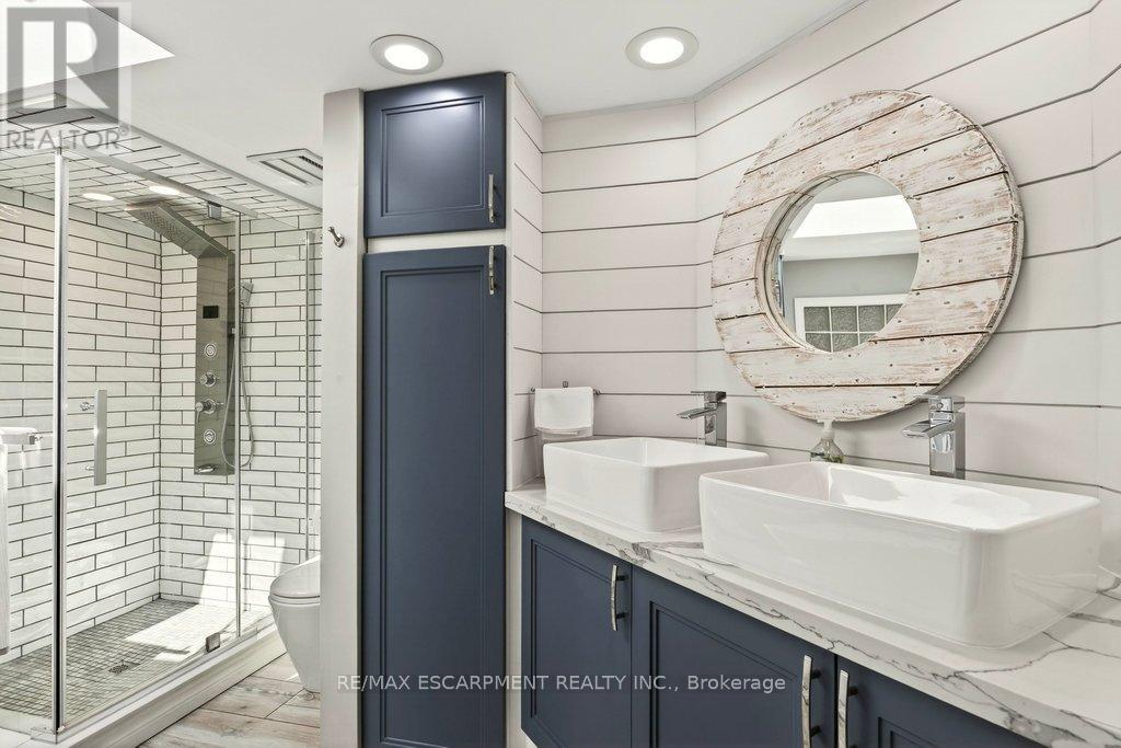 Detached at 2119 PAISLEY AVENUE, Burlington