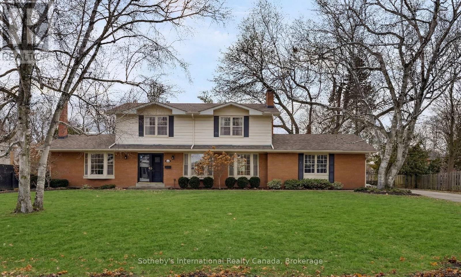 Detached at 174 CLAXTON DRIVE, Oakville (MO Morrison)