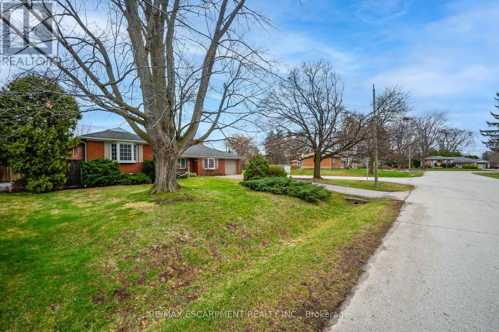 Detached at 345 SANDLEWOOD ROAD, Oakville