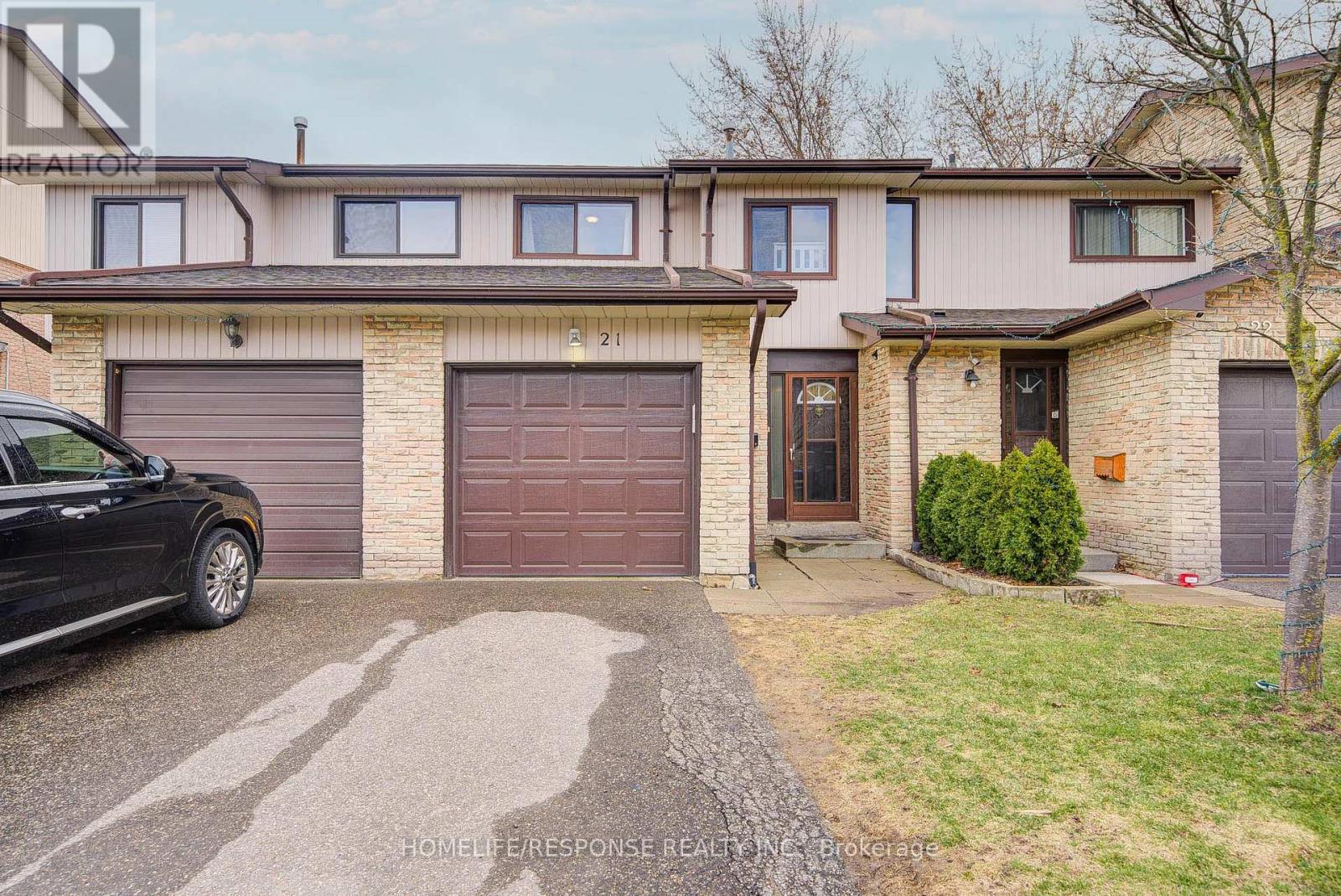 Townhouse at 21 DAWSON CRESCENT, Brampton (Brampton North)