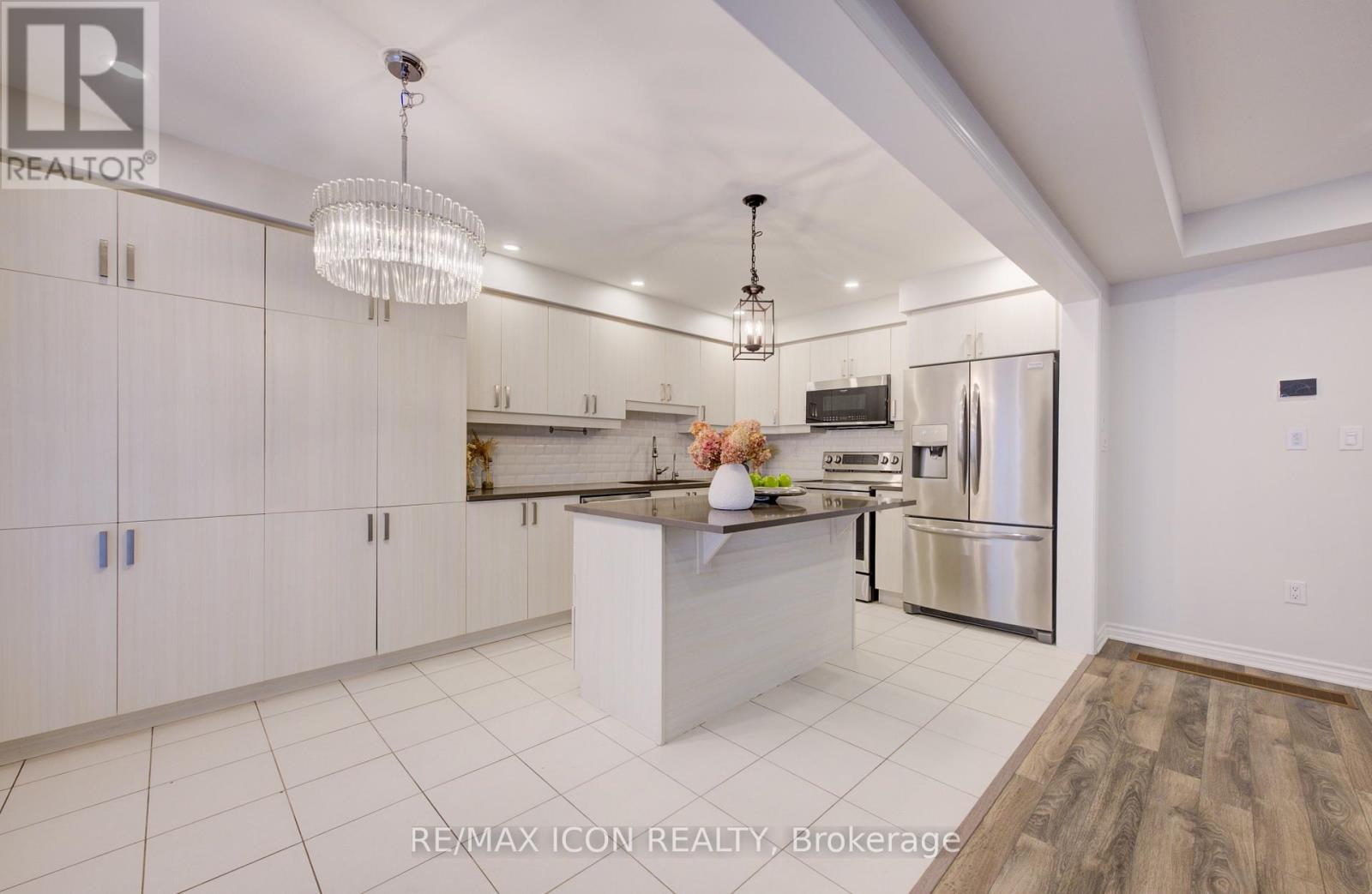 Townhouse at 302 JEAN LANDING, Milton