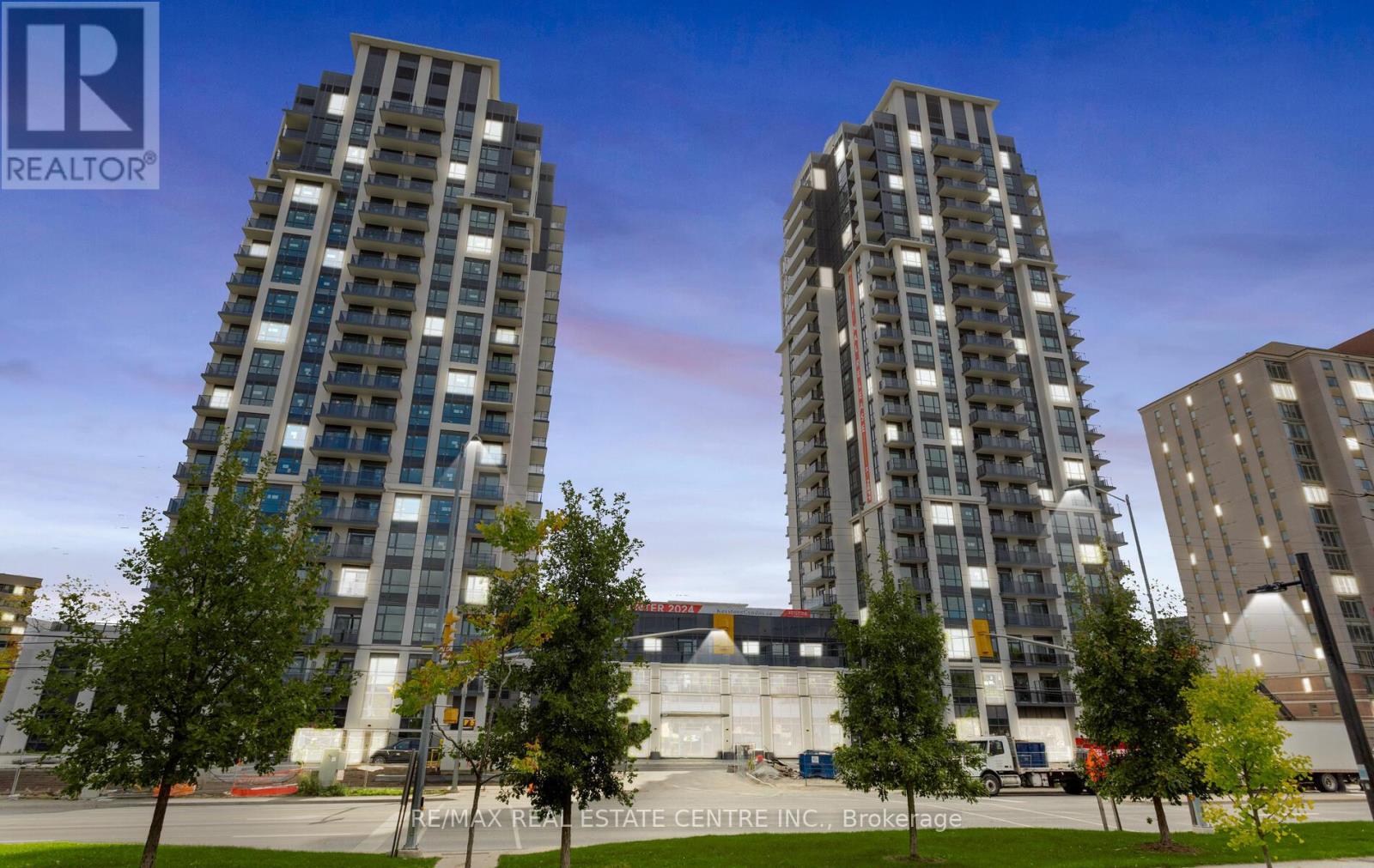 Apartment at 301 - 202 BURNHAMTHORPE ROAD E, Mississauga (Mississauga Valleys)