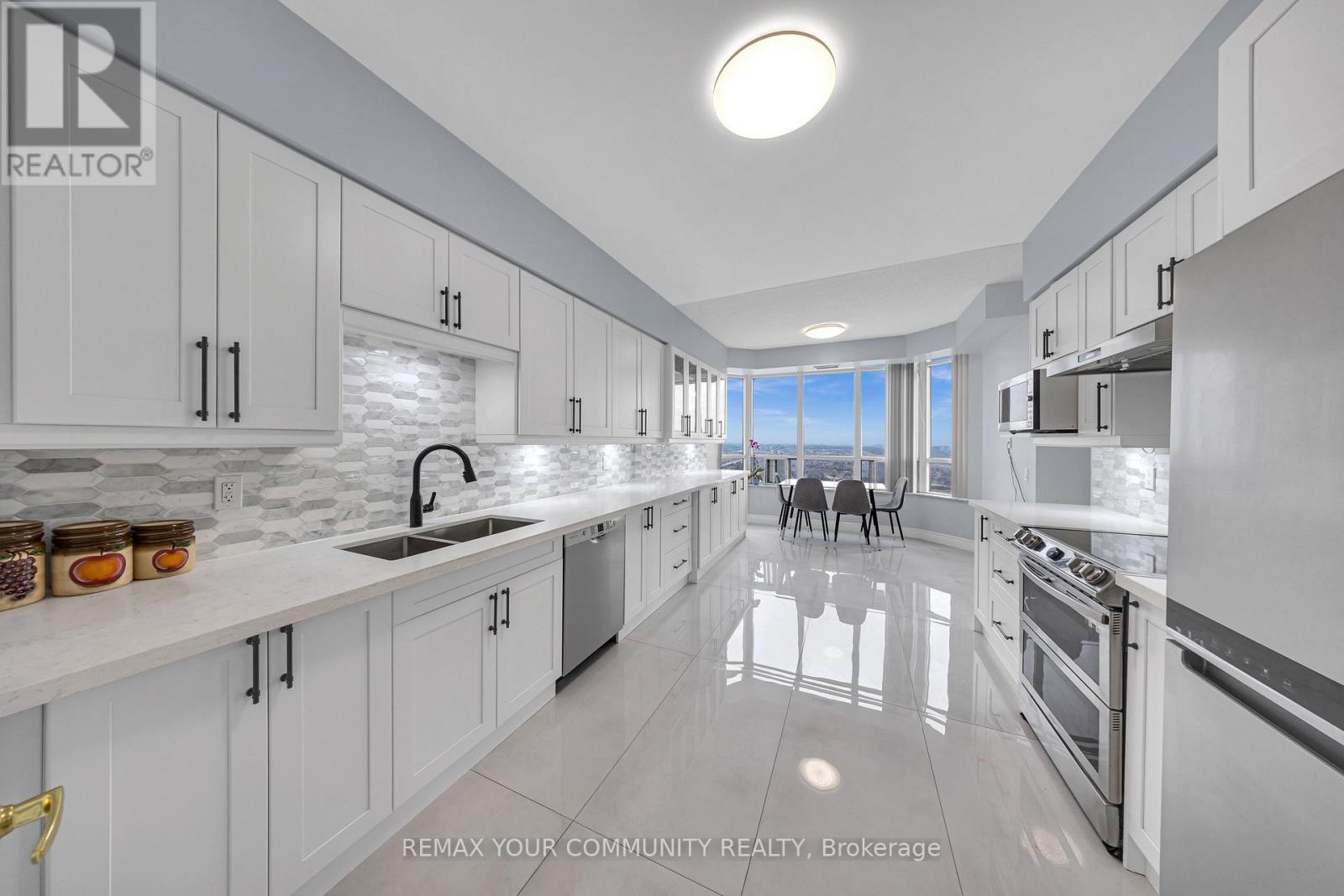 Apartment at 3005 - 35 KINGSBRIDGE GARDEN CIRCLE, Mississauga (Hurontario)
