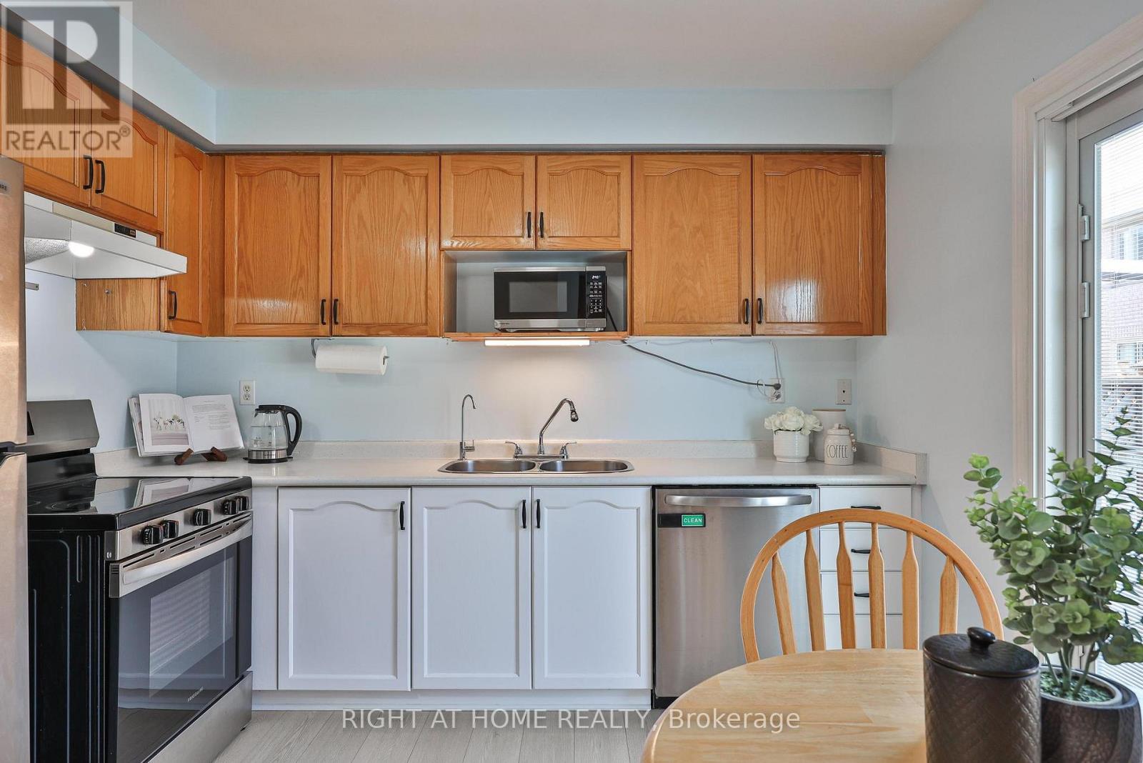 Semi-Detached/Link at 12 ANGLERS CATCH LANE, Brampton
