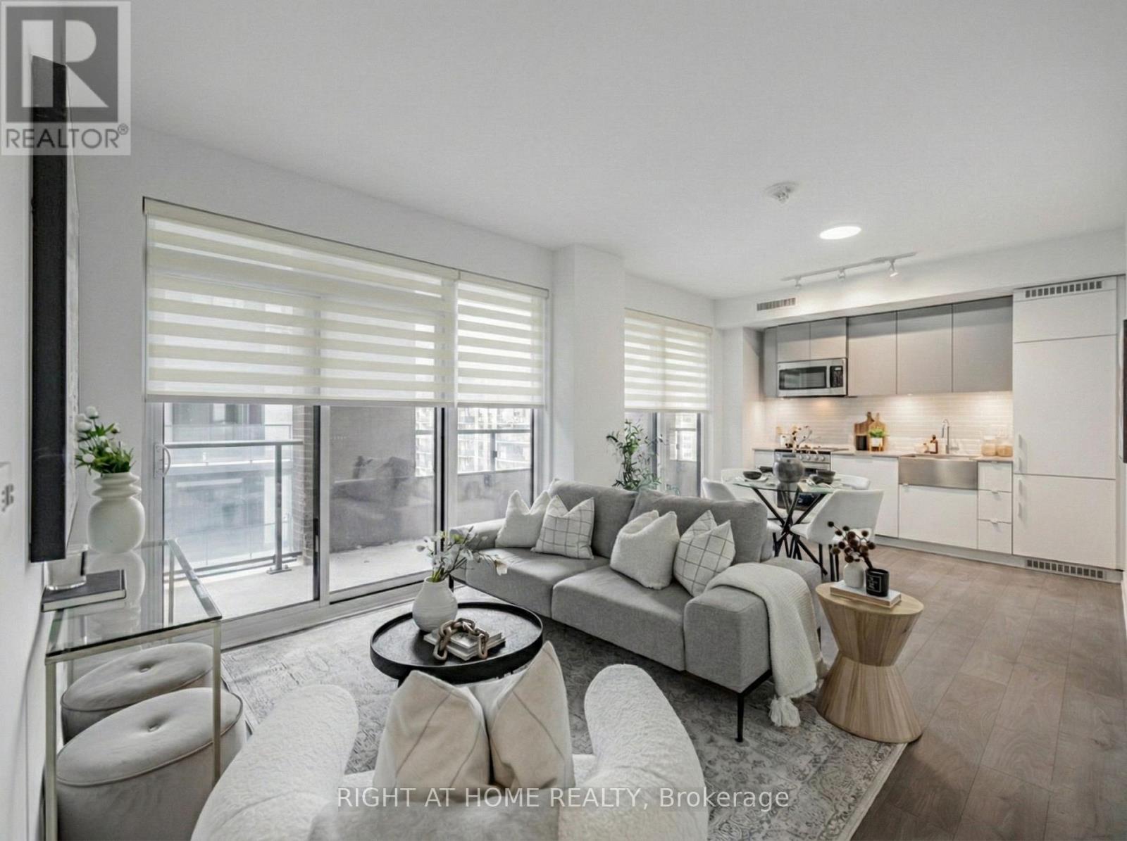 Apartment at 815 - 270 DUFFERIN STREET, Toronto (South Parkdale)