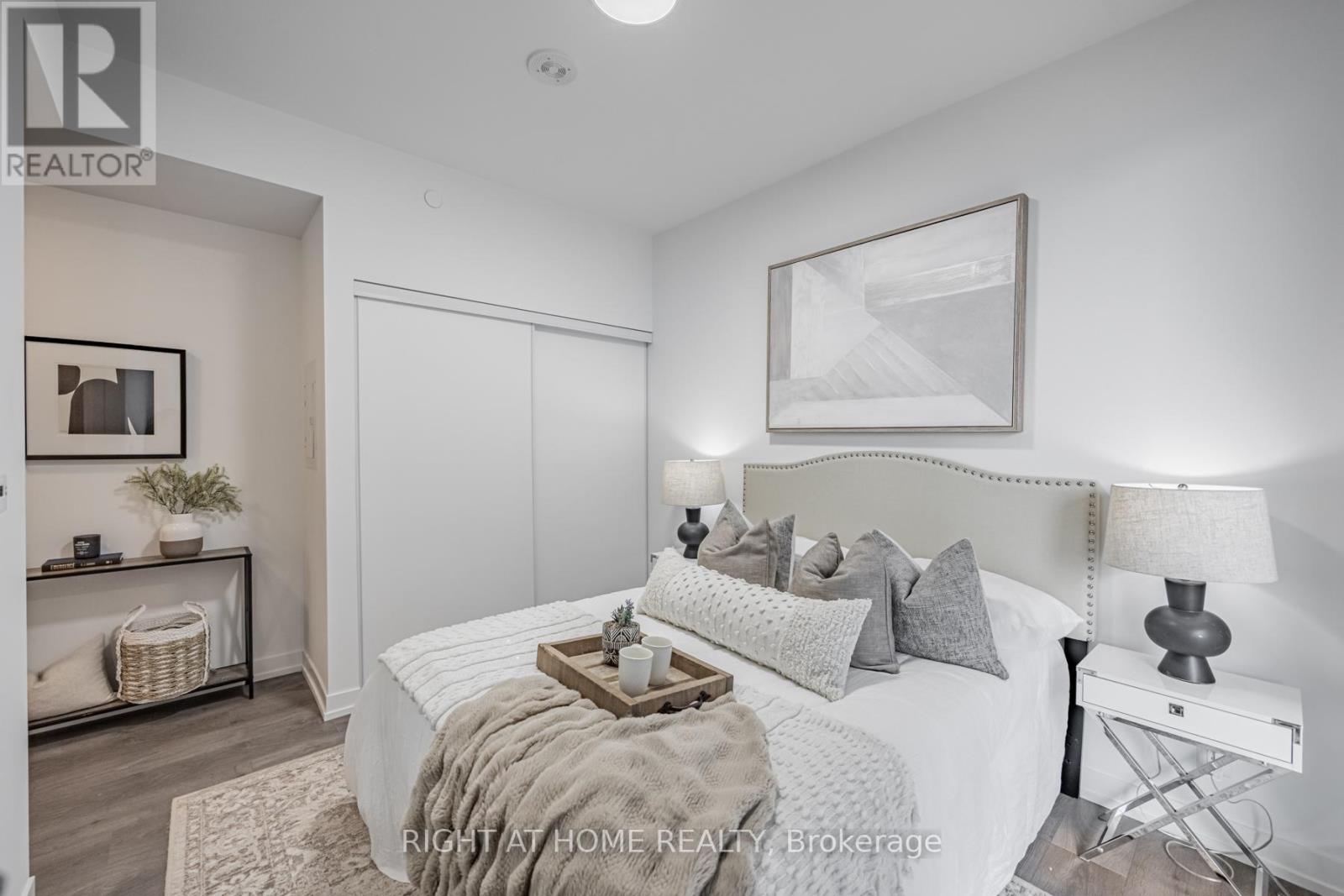 Apartment at 815 - 270 DUFFERIN STREET, Toronto