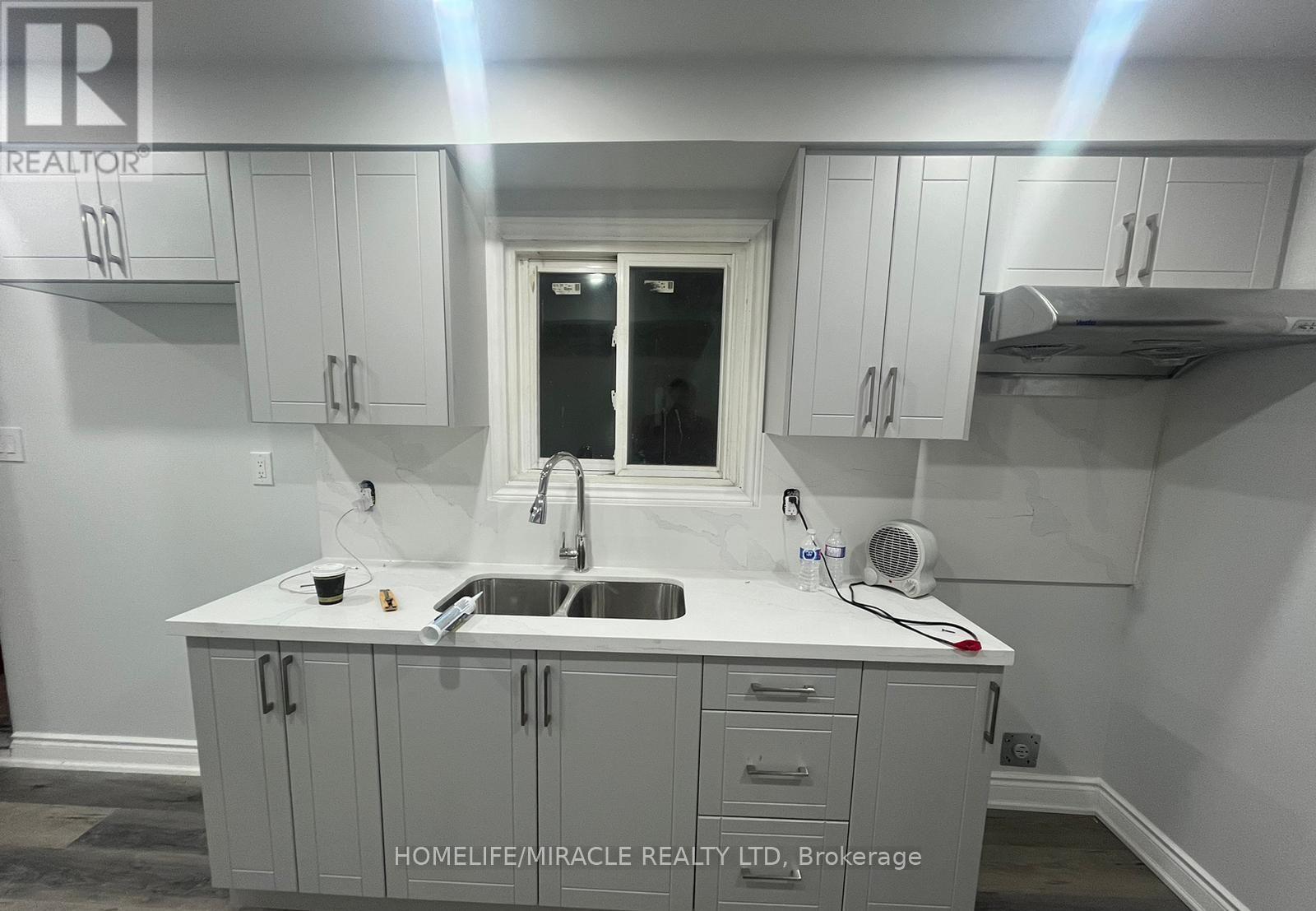 Detached at 8 ROTHERGLEN COURT, Brampton (Brampton West)