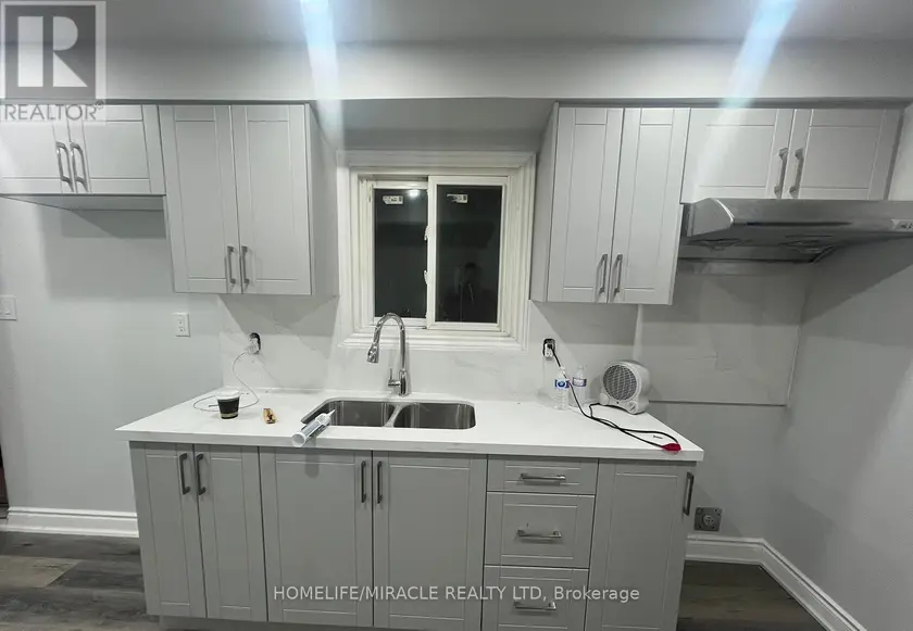 Detached at 8 ROTHERGLEN COURT, Brampton
