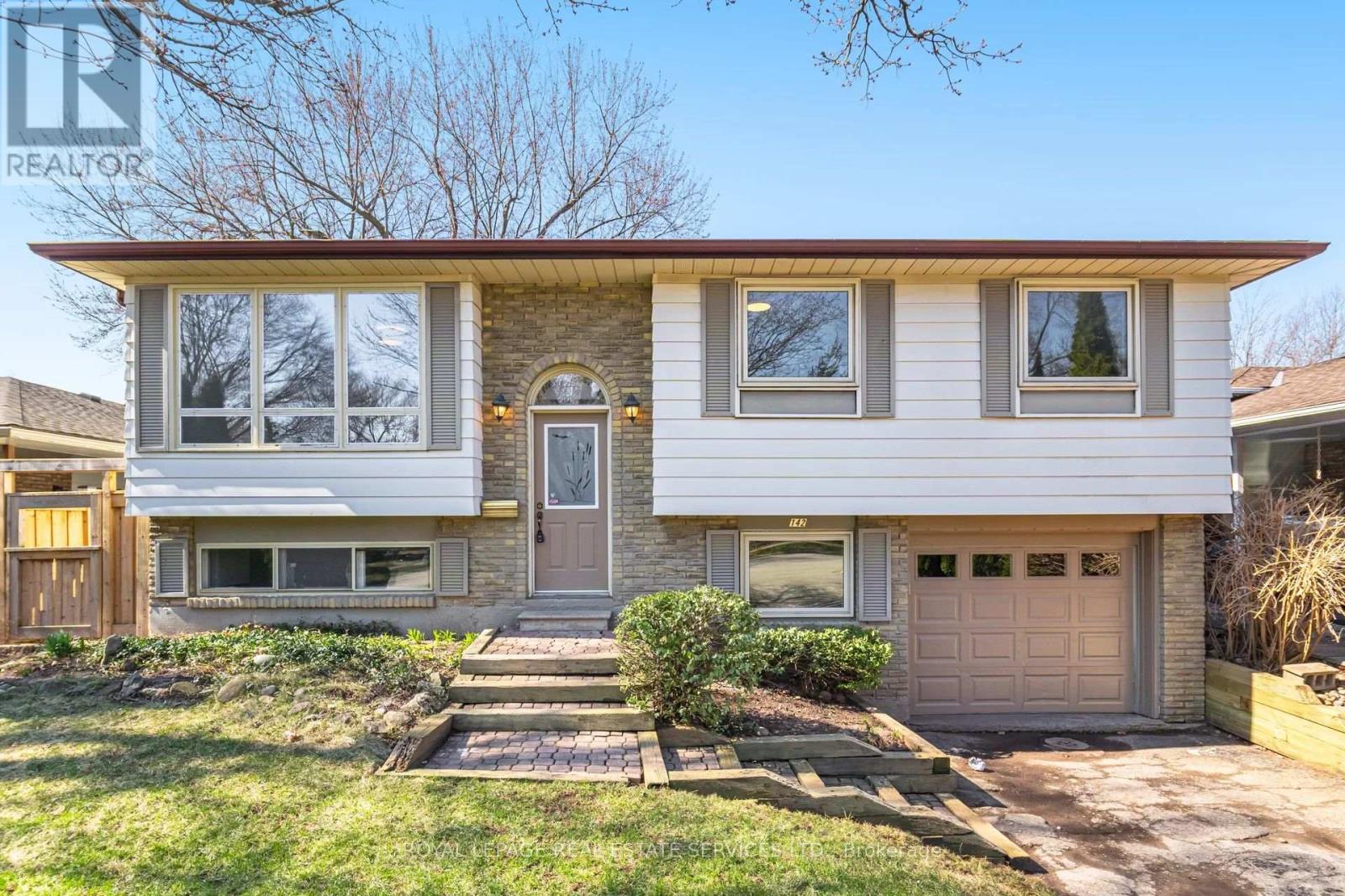 Detached at 142 OSBORNE CRESCENT, Oakville (CP College Park)