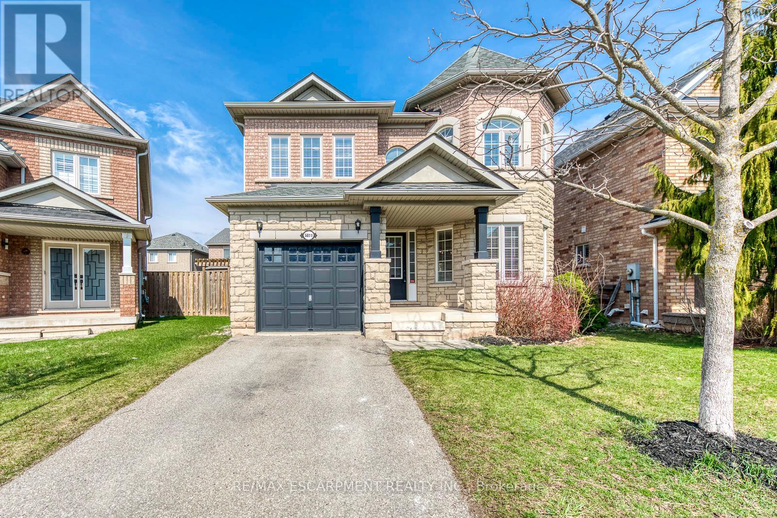 Detached at 5811 PAGE CRESCENT, Burlington (Orchard)