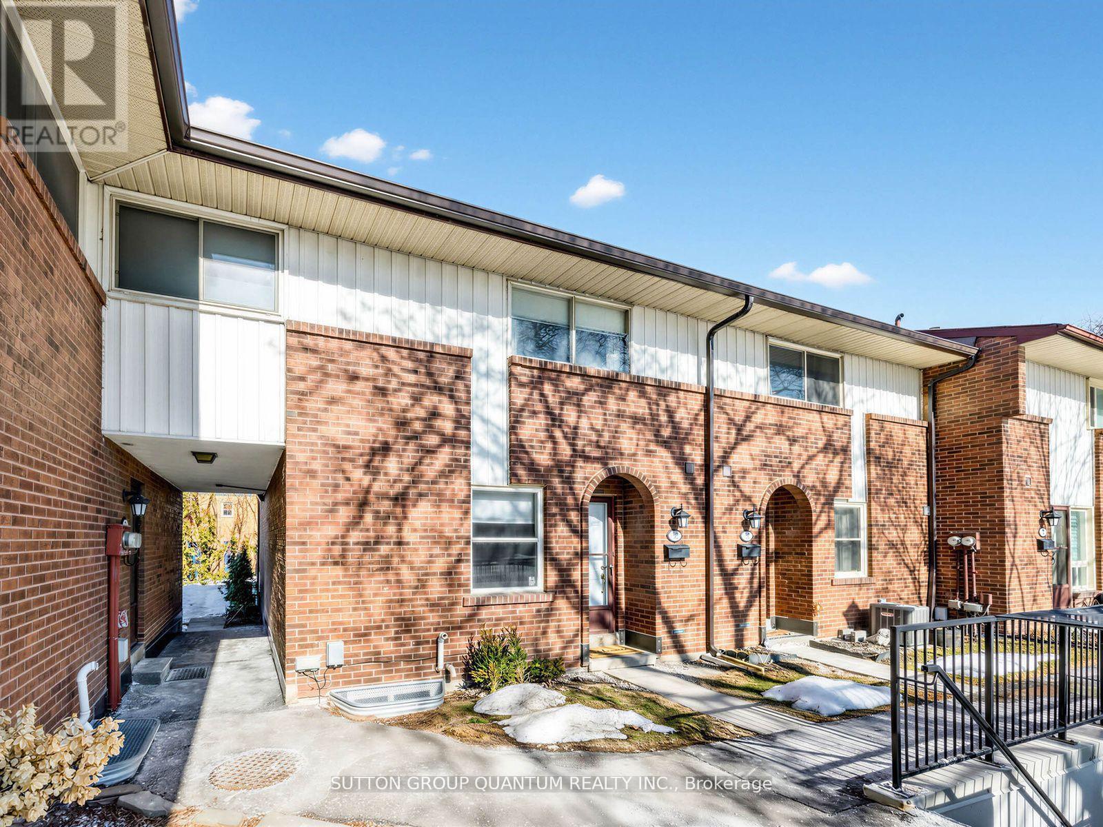 Townhouse at 30 - 3665 FLAMEWOOD DRIVE, Mississauga (Applewood)