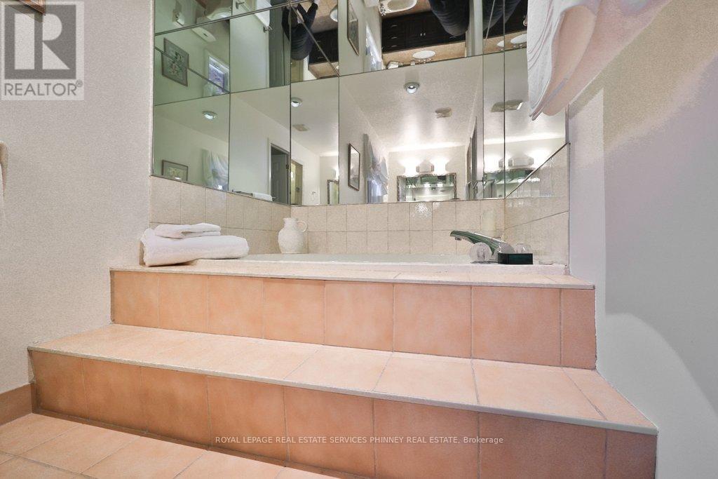 Detached at 1048 VEROLI COURT, Mississauga