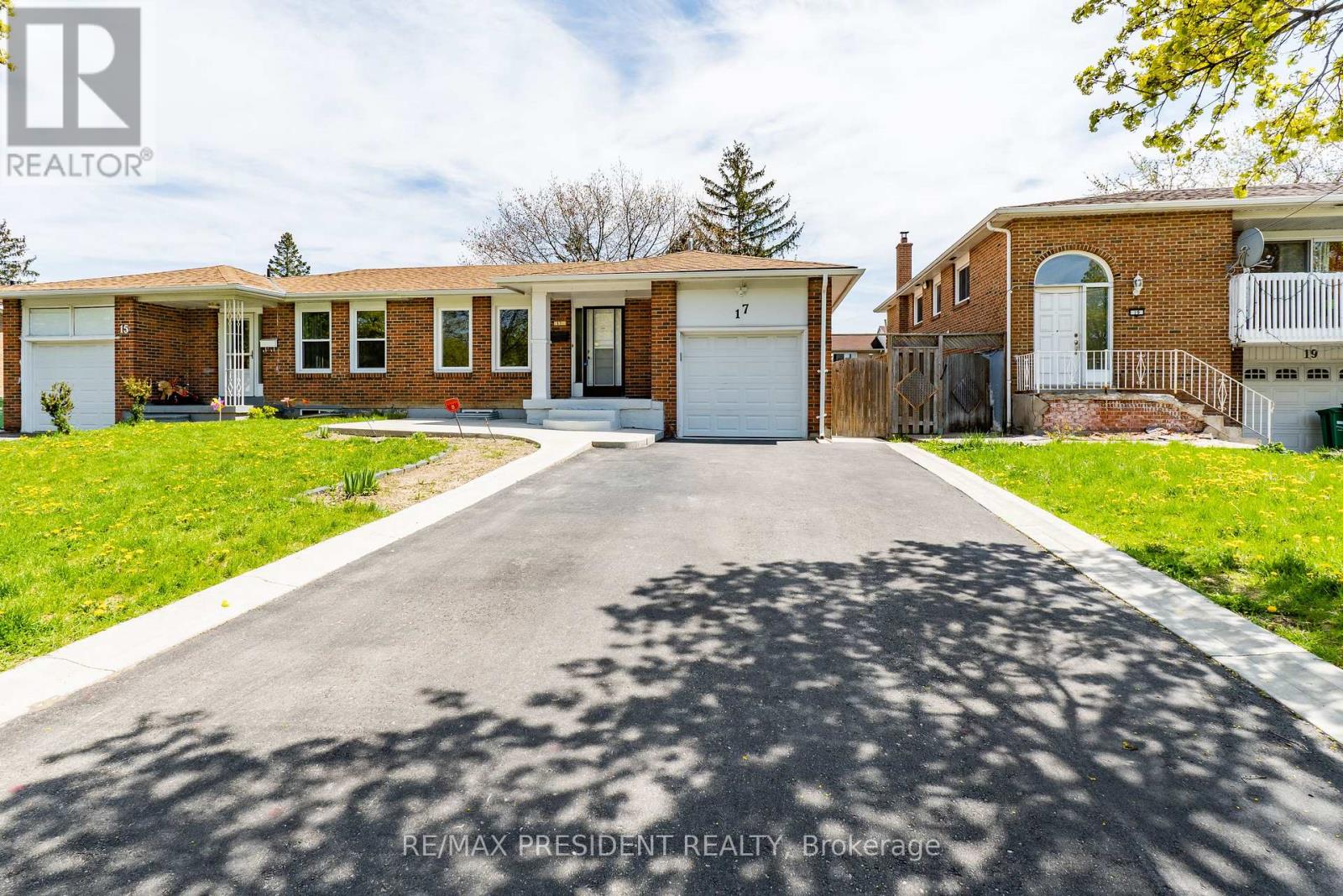 Semi-Detached/Link at (UPPER) - 17 MANITOU CRESCENT, Brampton (Central Park)
