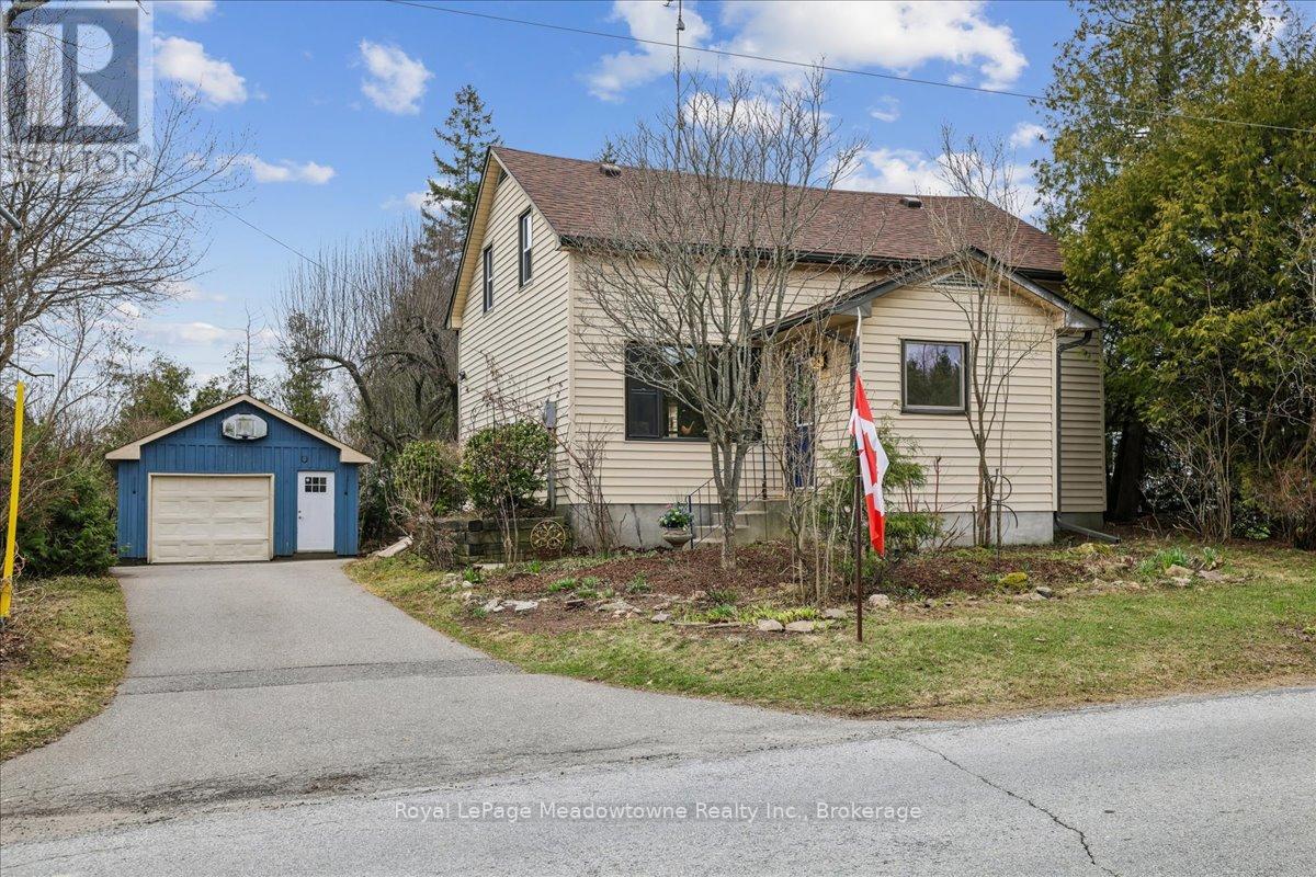 Detached at 11024 FIRST LINE, Milton (Moffat)