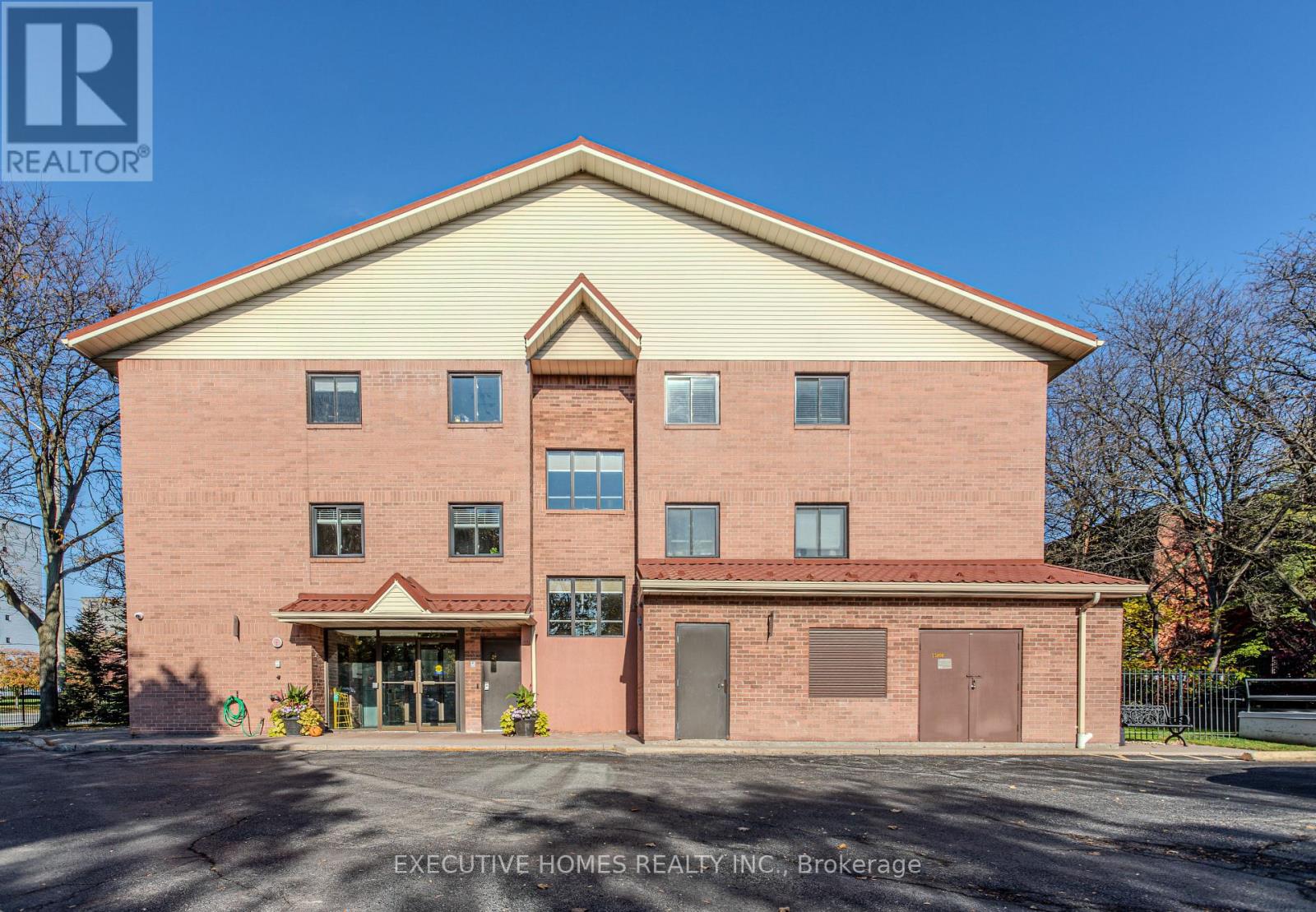 Townhouse at 102 - 1275 CORNERBROOK PLACE, Mississauga (Erindale)