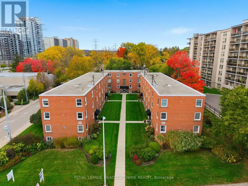 Apartment at 15 - 1351 LAKESHORE ROAD, Burlington (Brant)