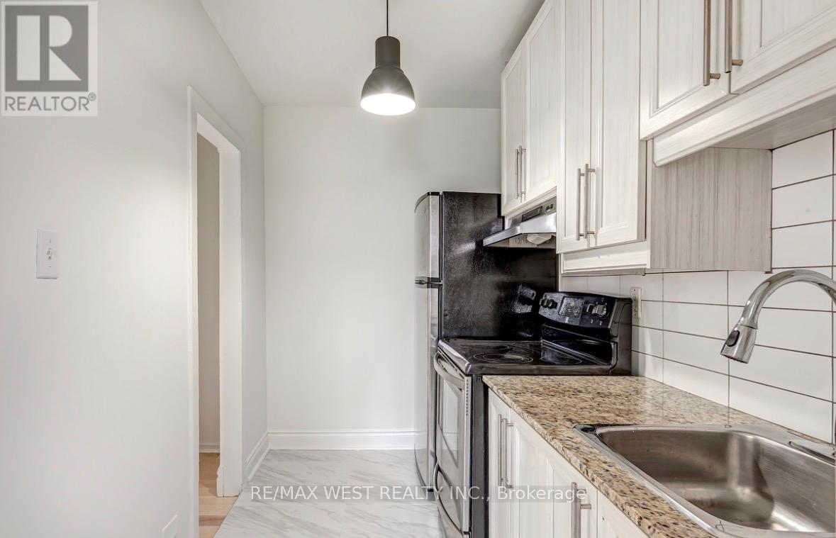 Detached at 4 - 299 PACIFIC AVENUE, Toronto