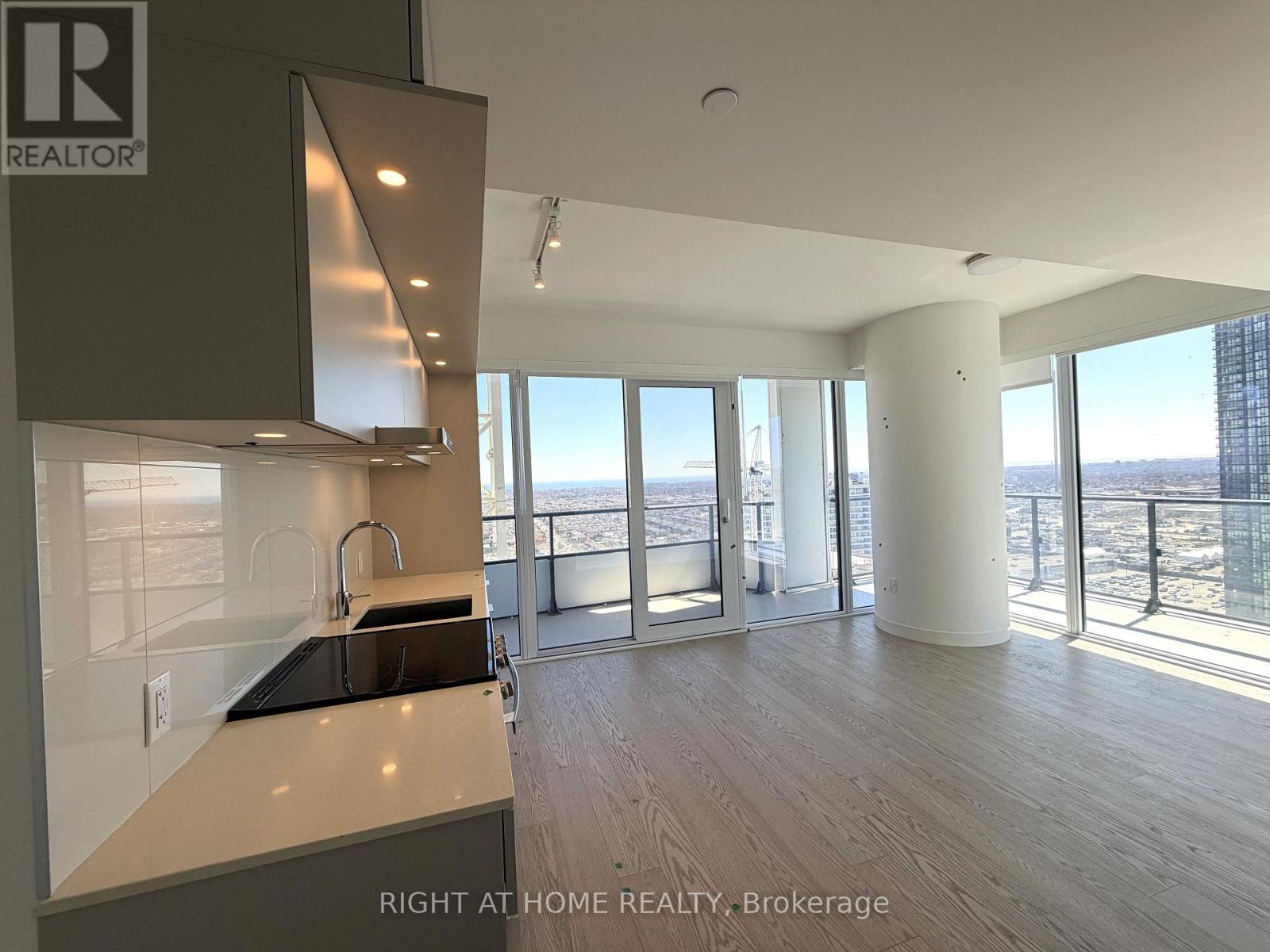 Apartment at 2511 - 448 BURNHAMTHORPE ROAD W, Mississauga (City Centre)