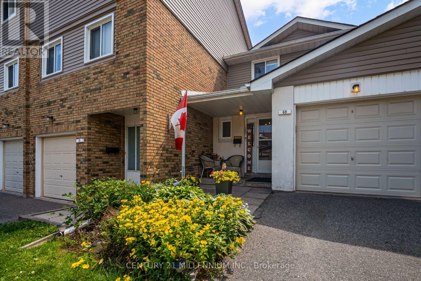 Townhouse at 69 - 69 CARISBROOKE COURT, Brampton (Central Park)