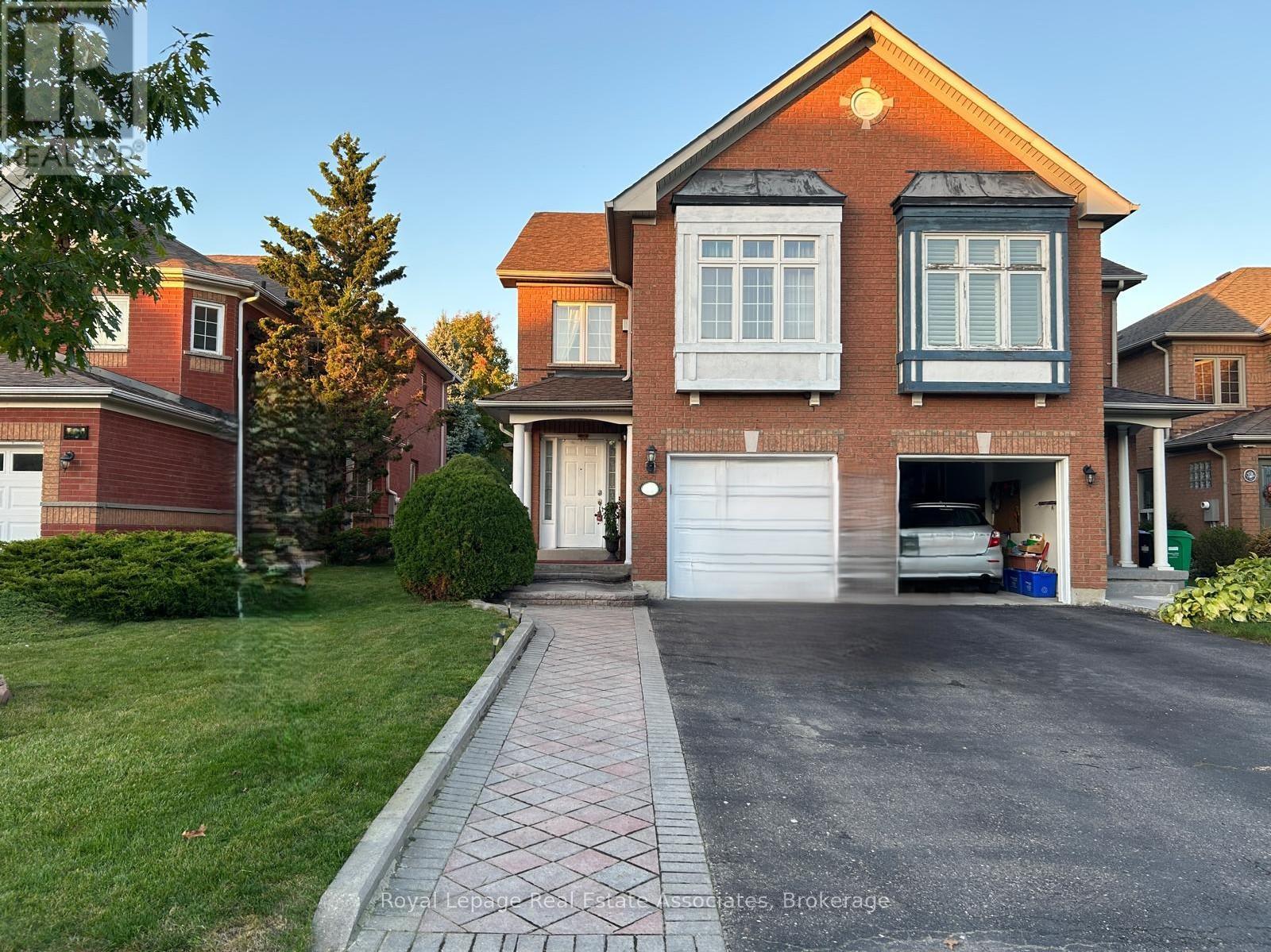 Semi-Detached/Link at UPPER - 122 PRESSED BRICK DRIVE, Brampton (Brampton North)