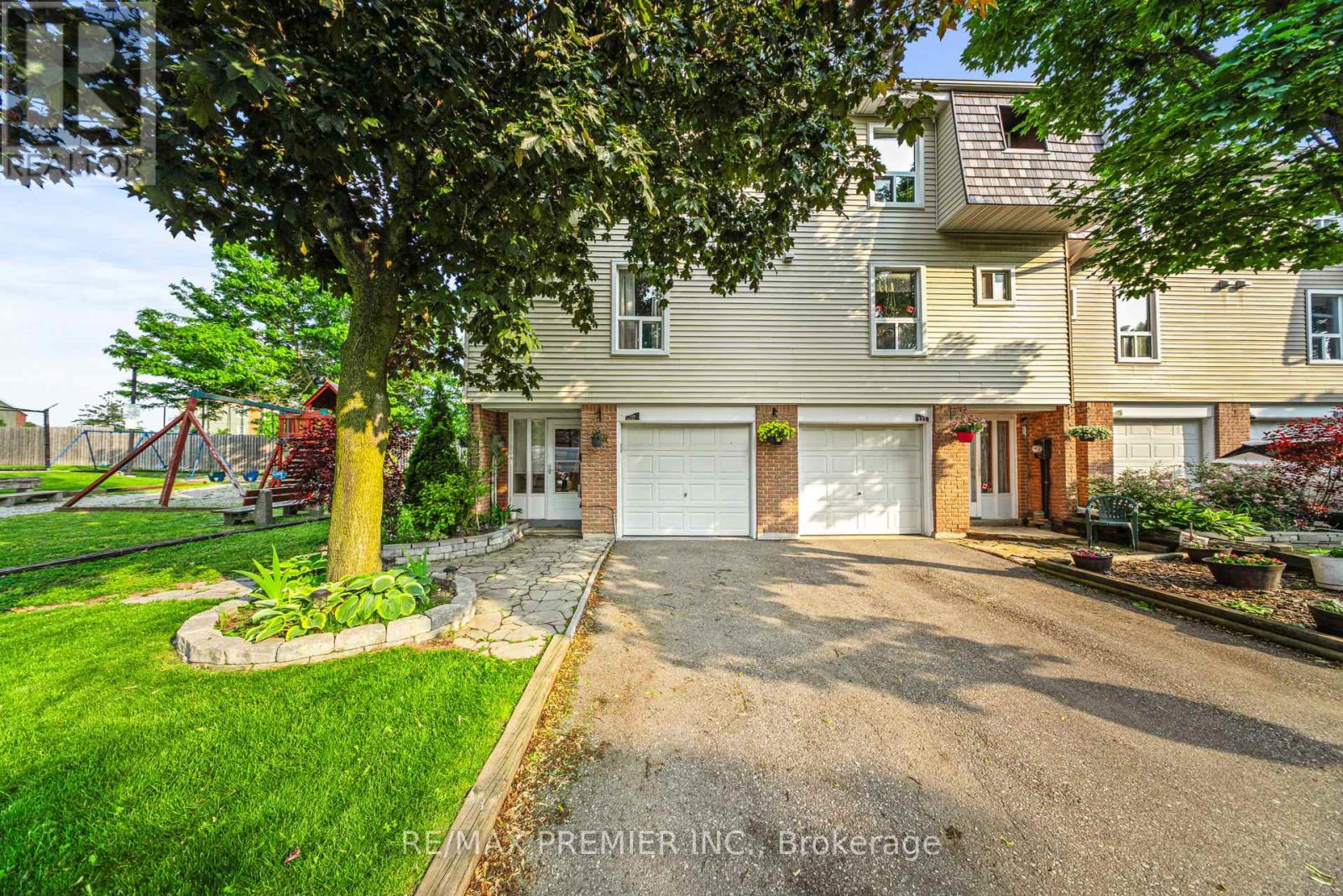 Townhouse at 120 ELLERSLIE ROAD, Brampton (Southgate)