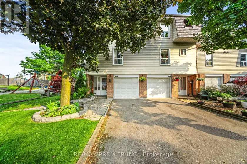 Townhouse at 120 ELLERSLIE ROAD, Brampton